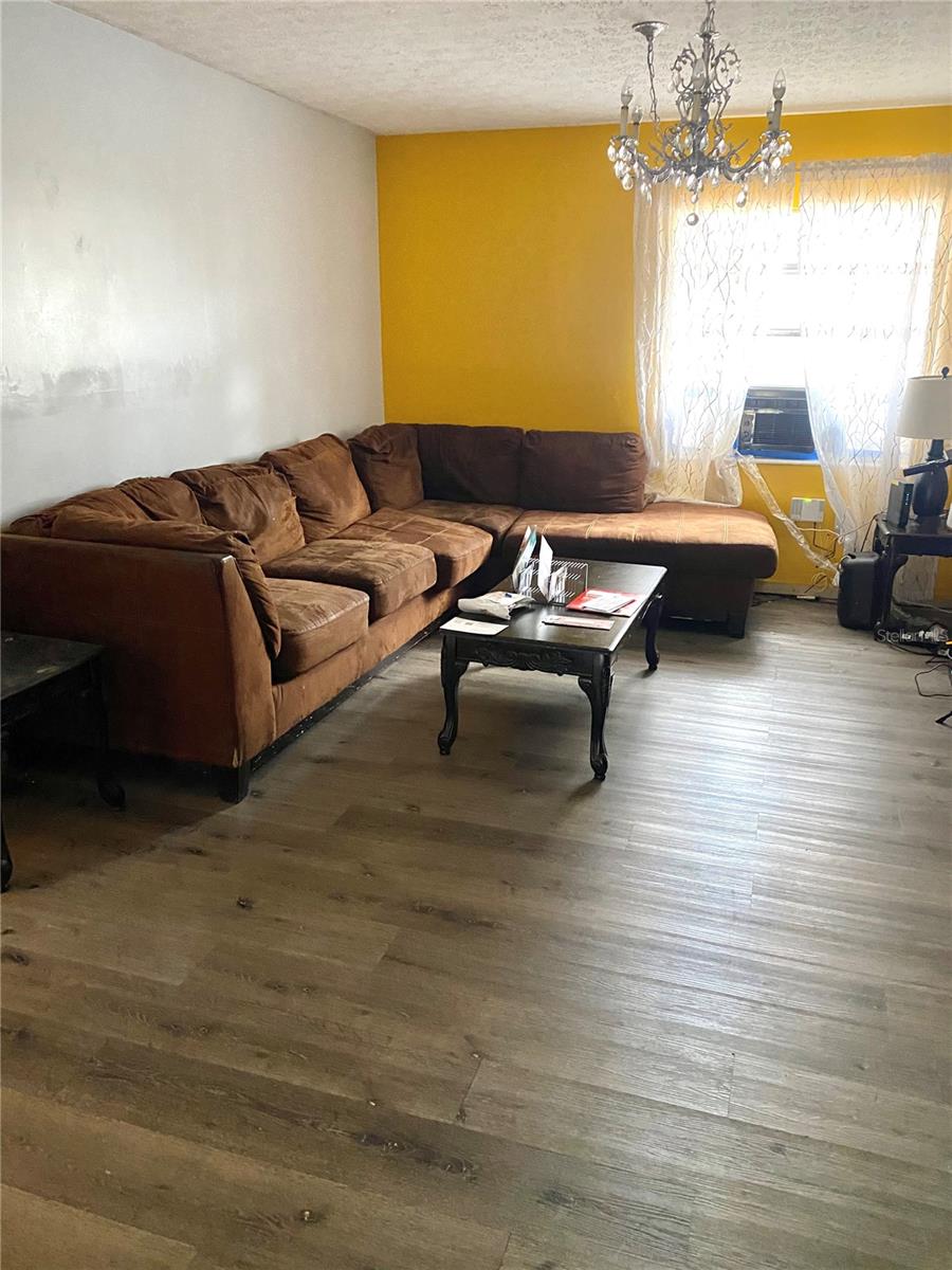 WOODFIELD RIVER OAKS - Residential