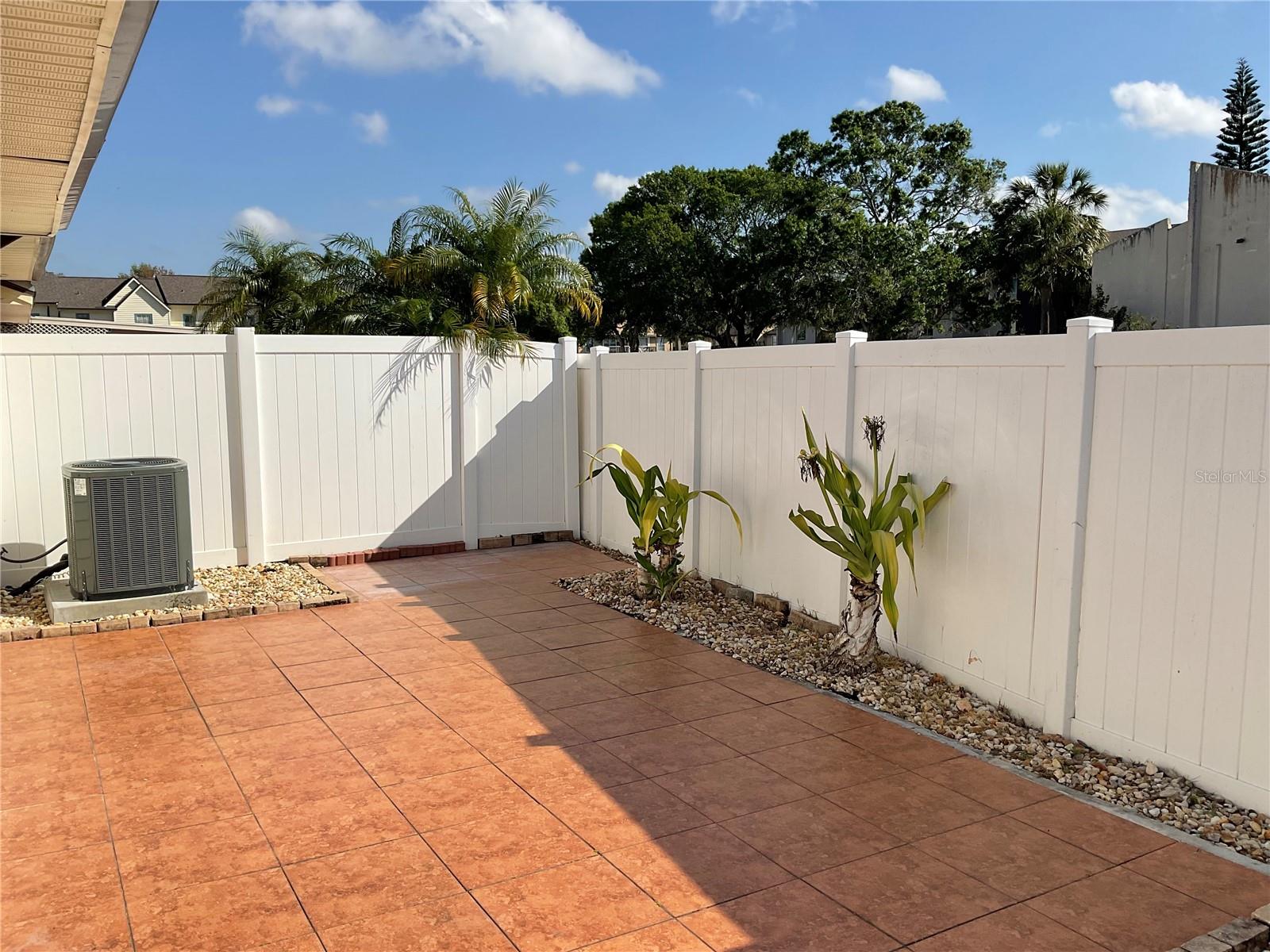 CARROLL OAKS - Residential Lease