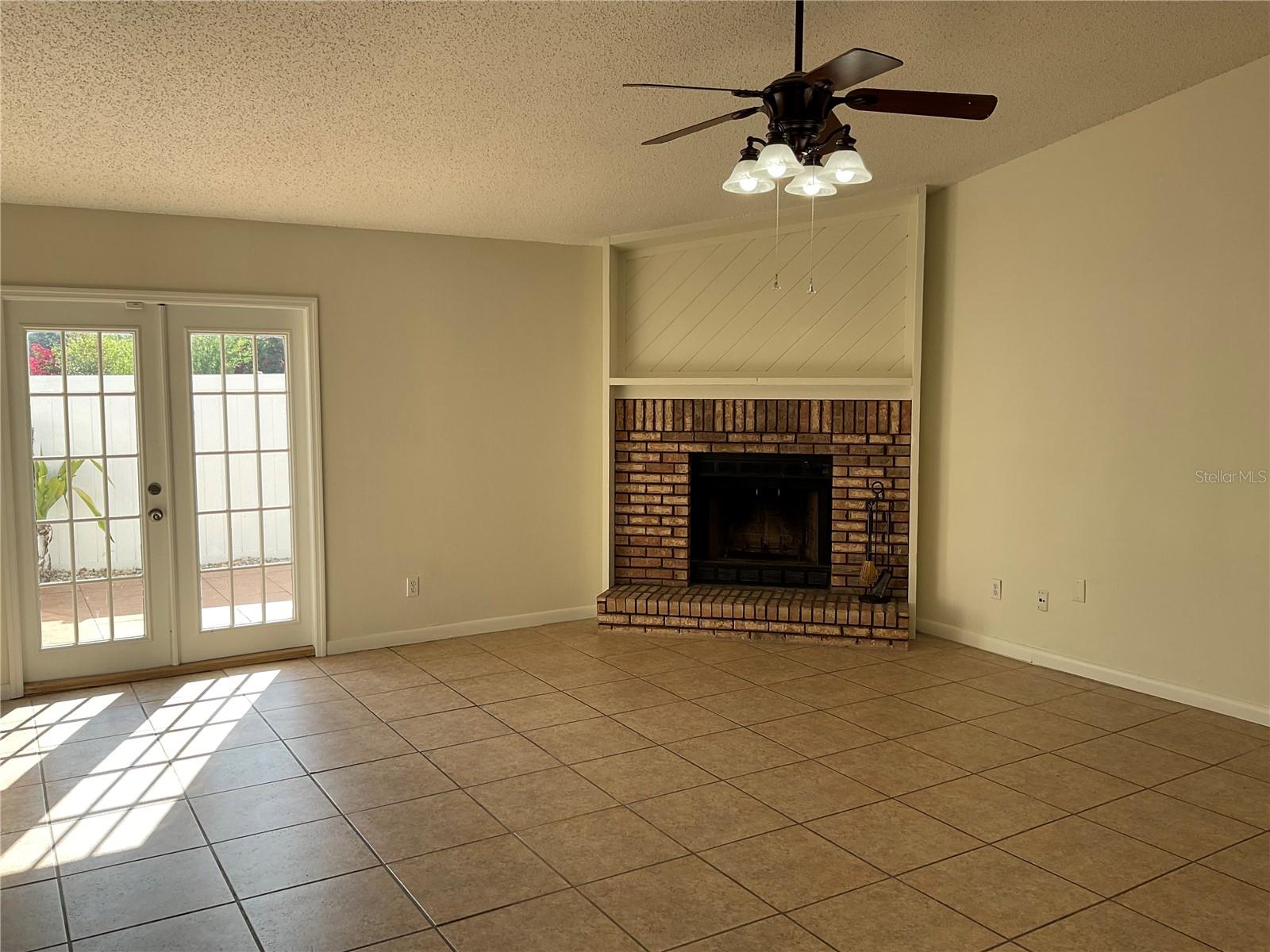 CARROLL OAKS - Residential Lease