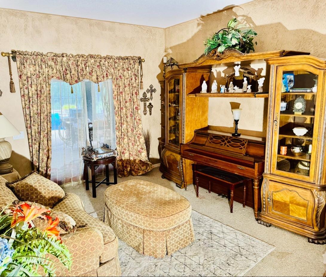 ROSA WOODS - Residential