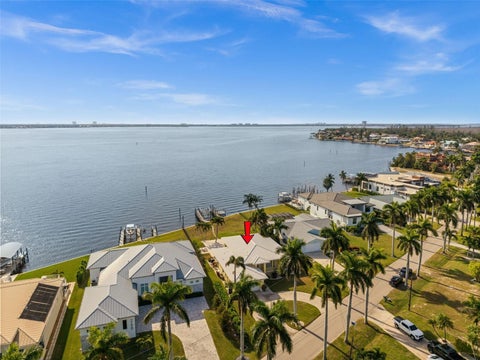 Photo of 264 Bayshore Drive, Cape Coral, FL 33904 (MLS # C7519024)