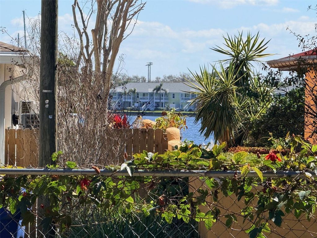 Photo of Ling-A-Mor Terrace S, St Petersburg, FL 33705 (MLS # TB8479260)