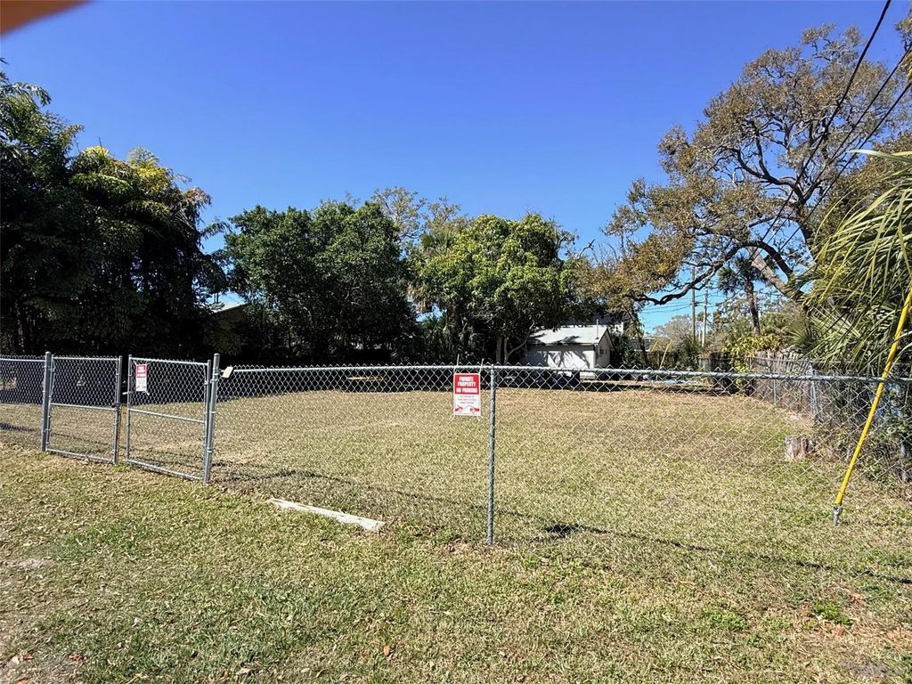 Photo of Ling-A-Mor Terrace S, St Petersburg, FL 33705 (MLS # TB8479260)