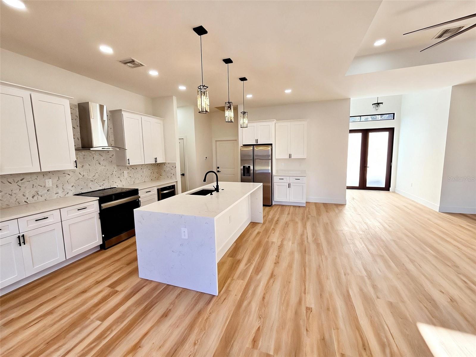 2524 WALLER ROAD