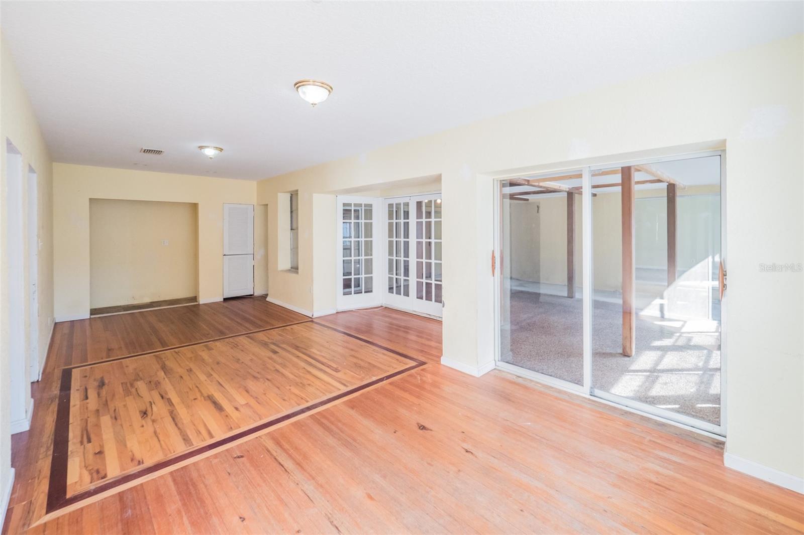 LEESBURG PALMORA PARK - Residential