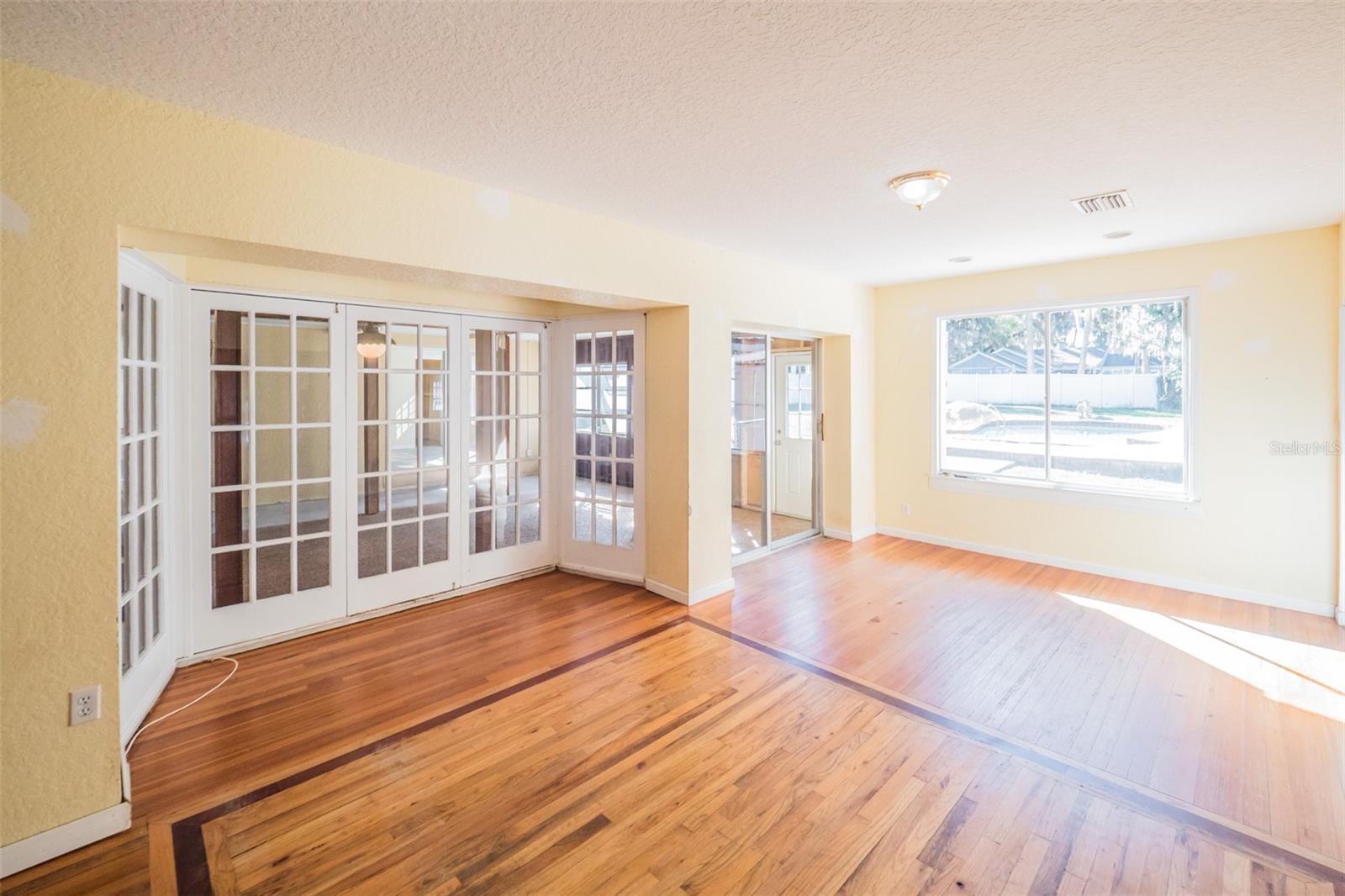 LEESBURG PALMORA PARK - Residential