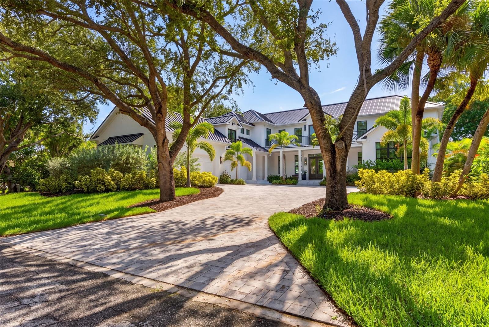 656 TROPICAL CIRCLE