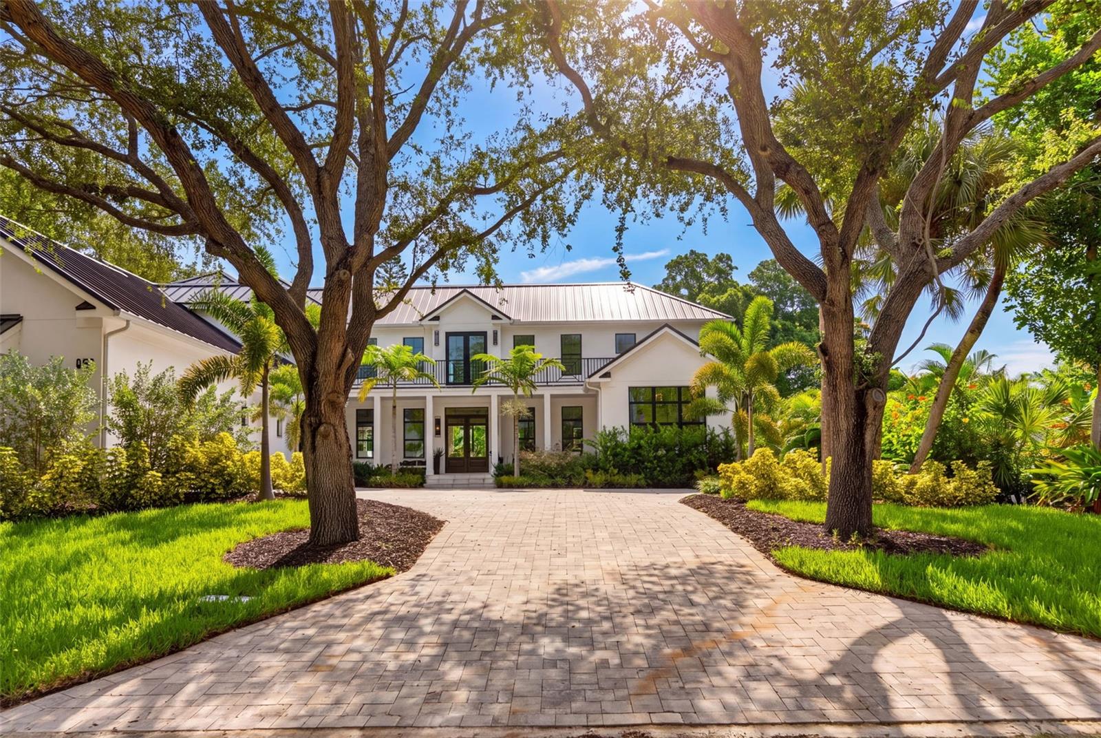 656 TROPICAL CIRCLE