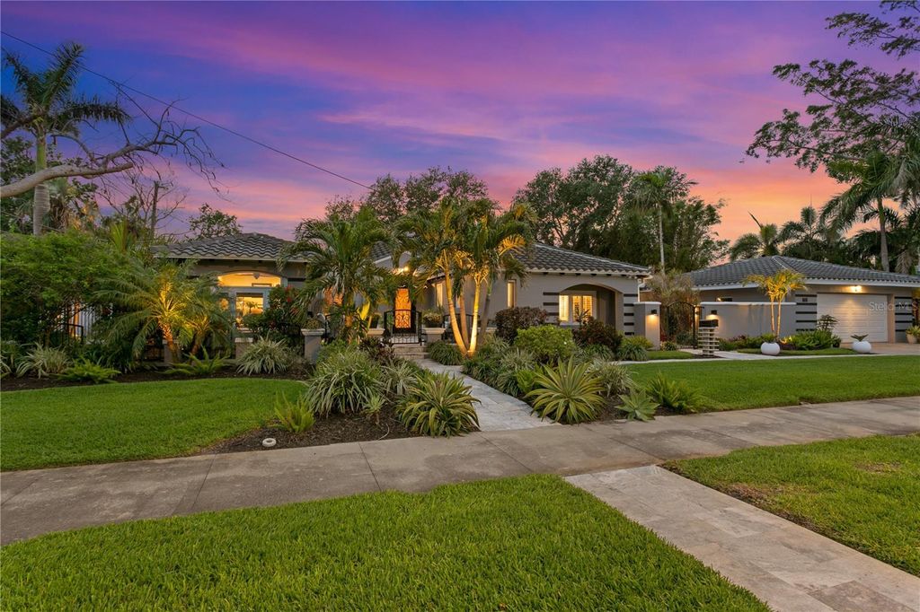 Photo of 720 Brightwaters Boulevard NE, St Petersburg, FL 33704 (MLS # TB8368917)