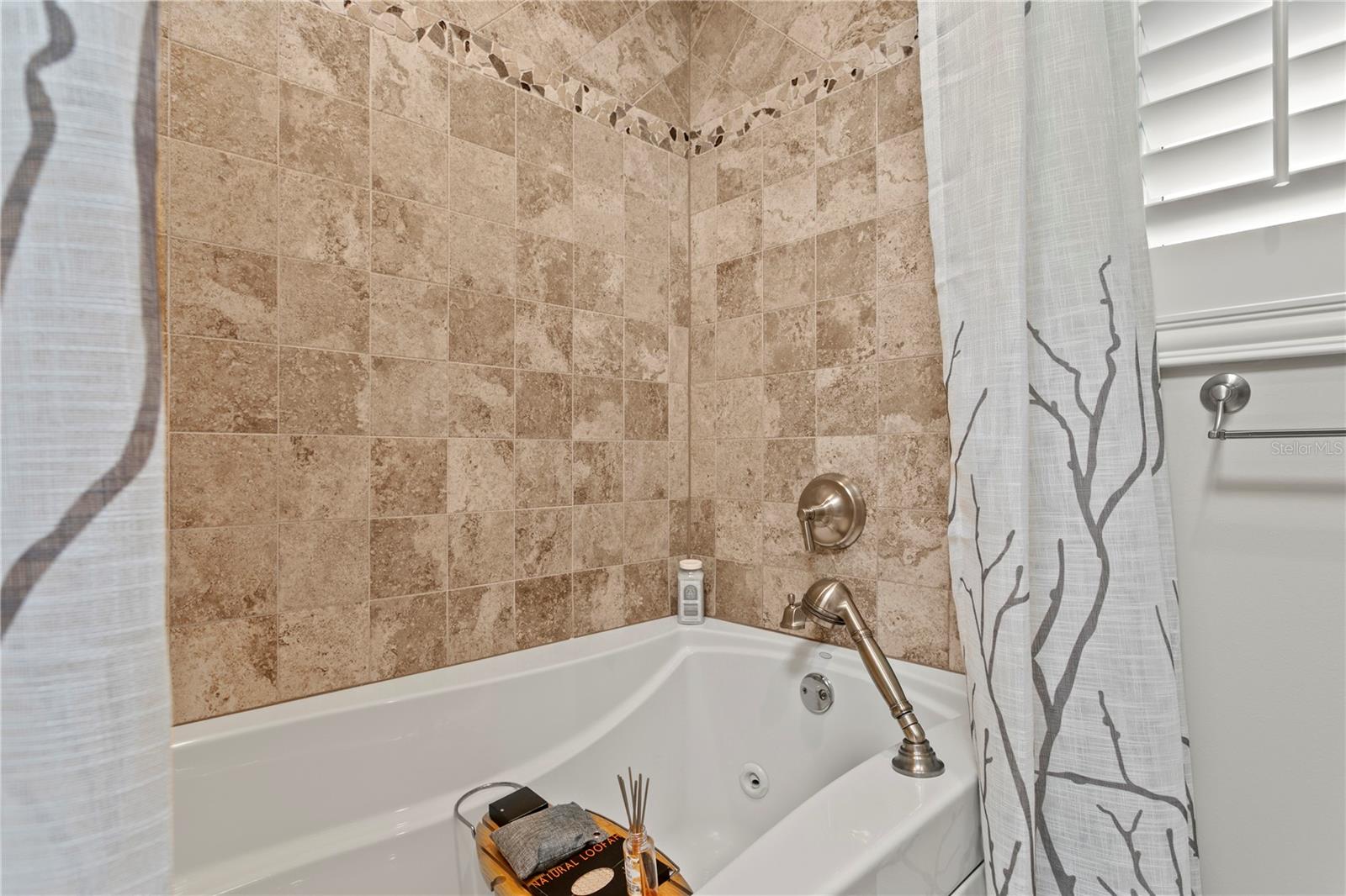 SNELL ISLE BRIGHTWATERS SEC 1 REP - Residential