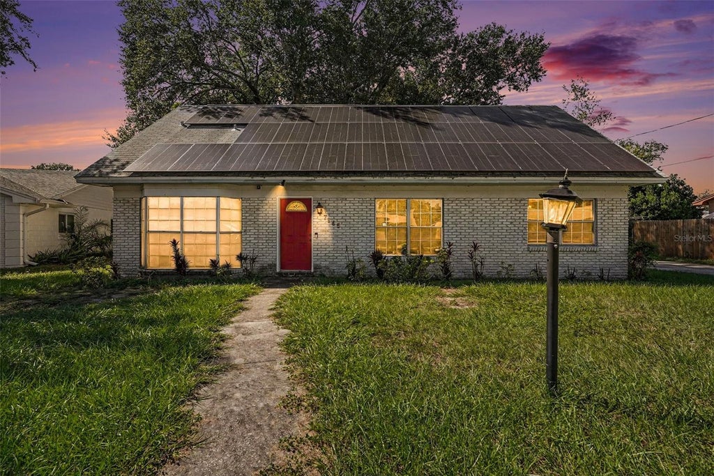 Photo of 7145 Wrenwood Circle, Tampa, FL 33617 (MLS # L4965384)