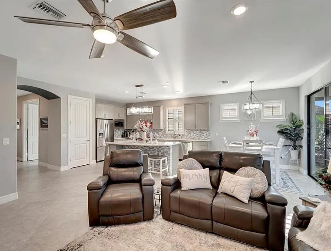 ISLANDWALK/THE WEST VLGS PH 7 - Residential