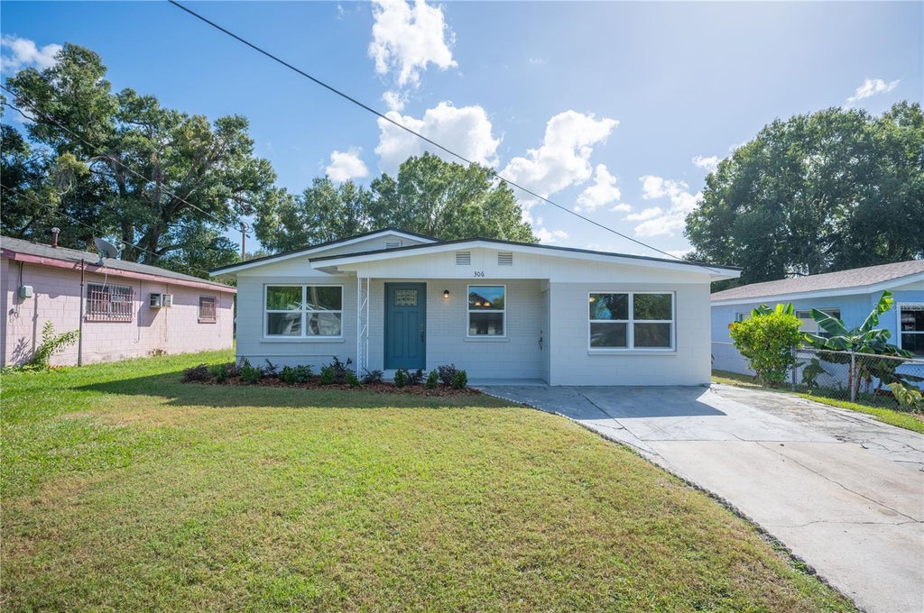 Photo of 306 Bassedena Circle N, Lakeland, FL 33805 (MLS # L4966167)