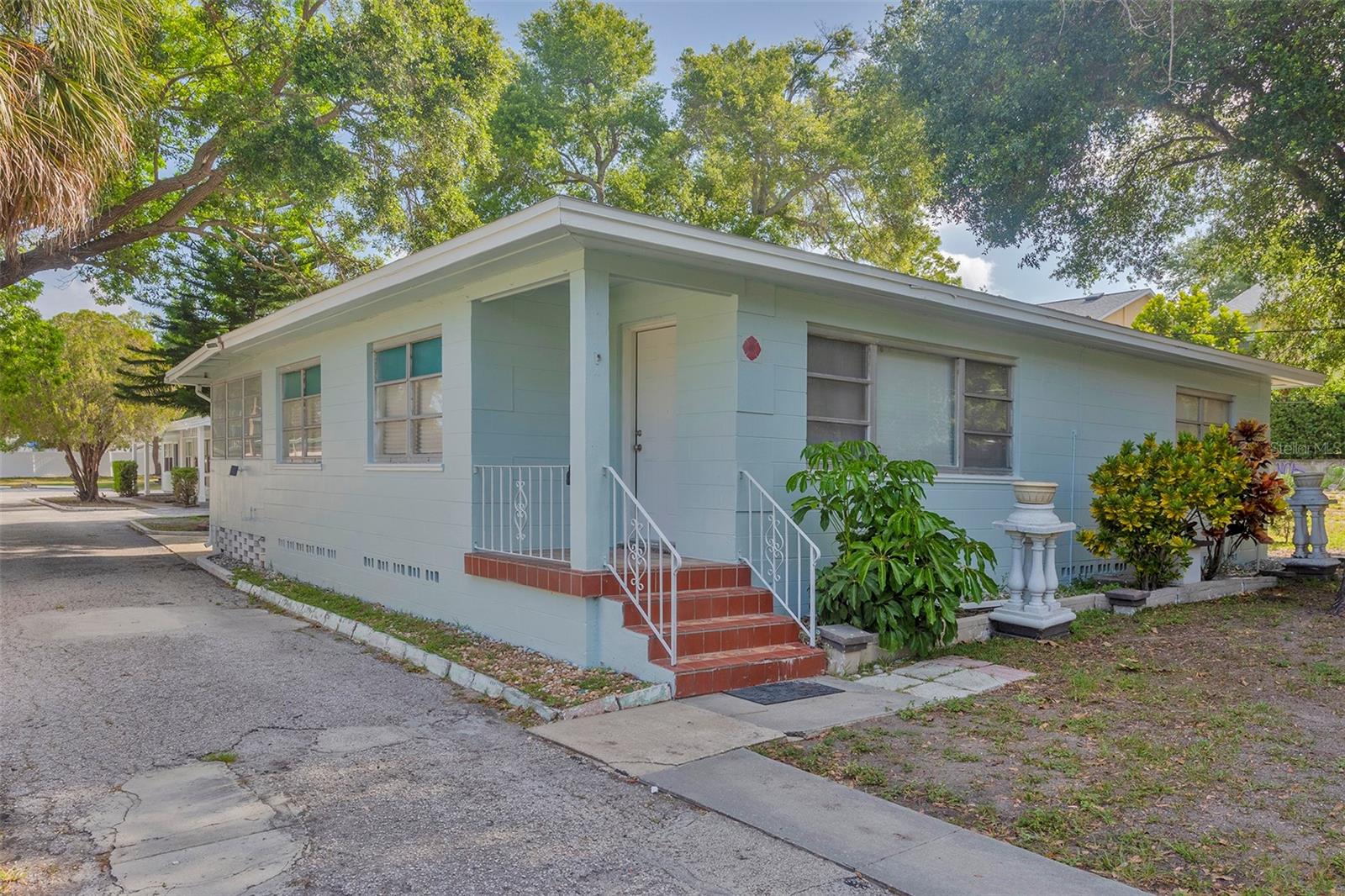 1102 SUNSET POINT ROAD