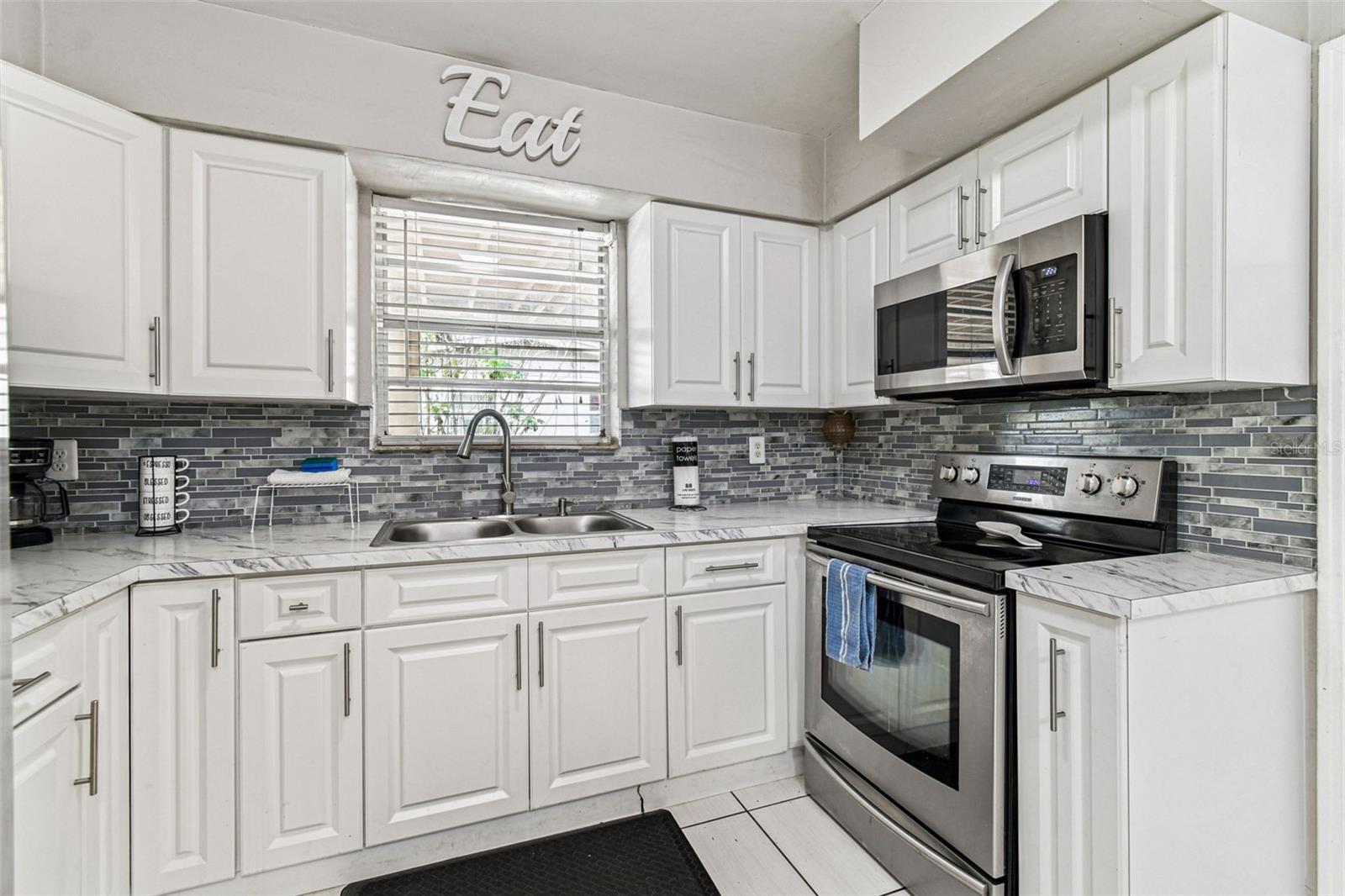 DEL RIO ESTATES - Residential