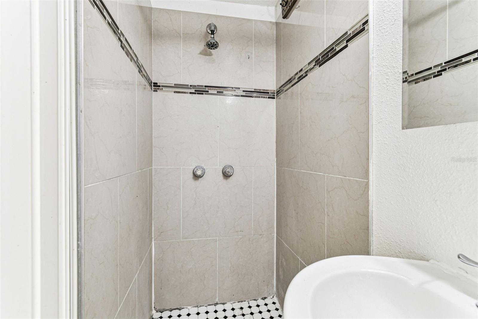 DEL RIO ESTATES - Residential