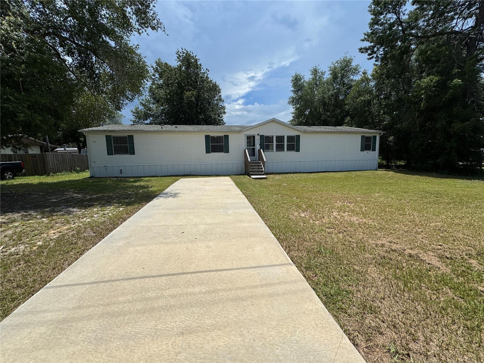 Nice 5 beds 2.5 baths family home conveniently located near many bodies of water, including Lake Bryant, and nearby many parks all across the Ocklawaha are where enjoying nature is top priority. Close to silver Springs and Ocala National Forest
*Visit our website for online application and qualifications
*Looking to build your credit while renting? Look no further we provide credit reporting for all leases. Give us a call or see our website for more details
*1 Small Pet Permitted with Refundable Deposit *Breed Restrictions Apply
*Bright and open floor plan
*Washer and Dryer hook up
*Vinyl plank flooring.
*No HOA
*Seeking high-quality, long-term resident.