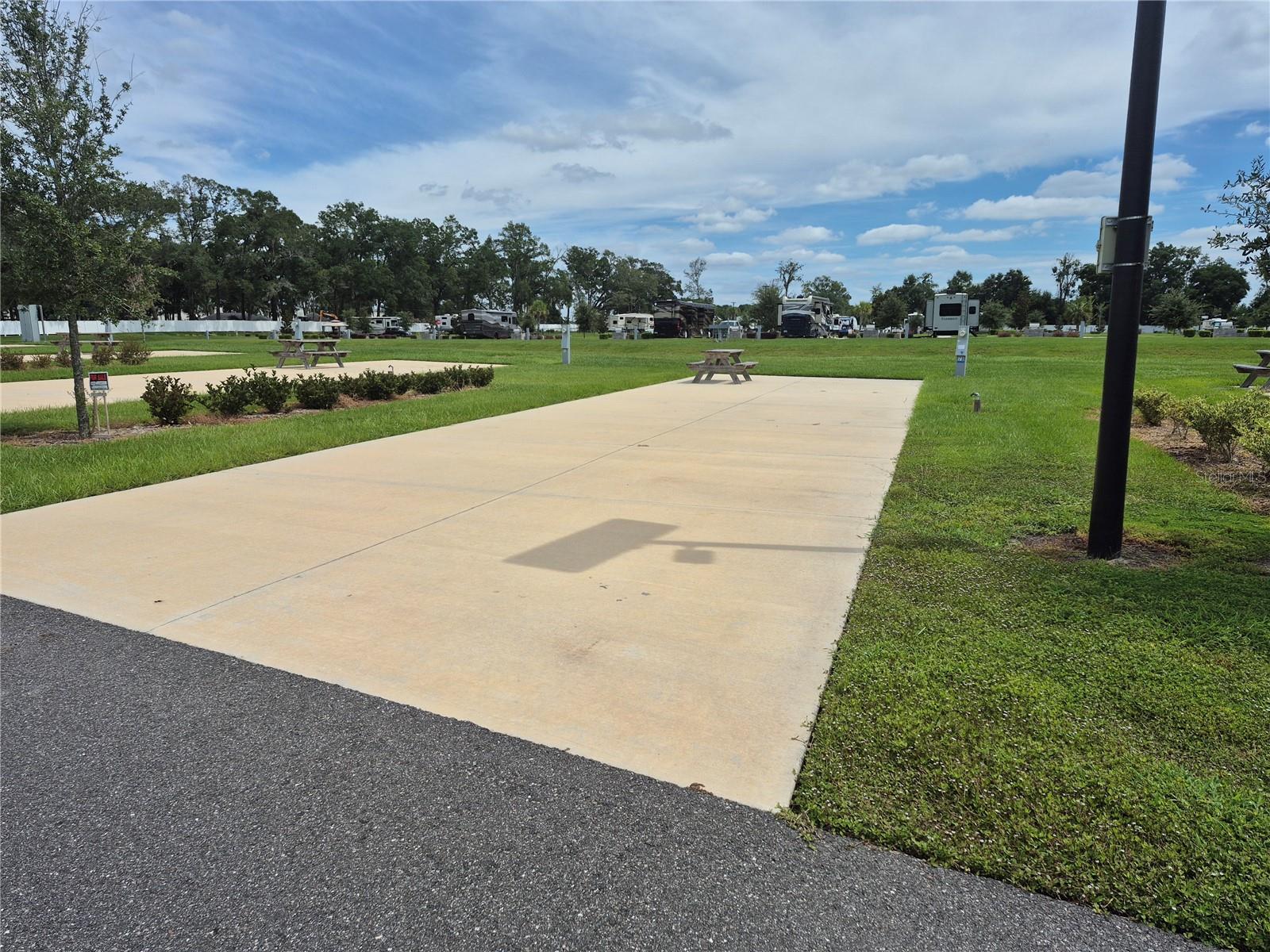 CHAMPIONS RUN OCALA LUXURY RV RESORT - Land