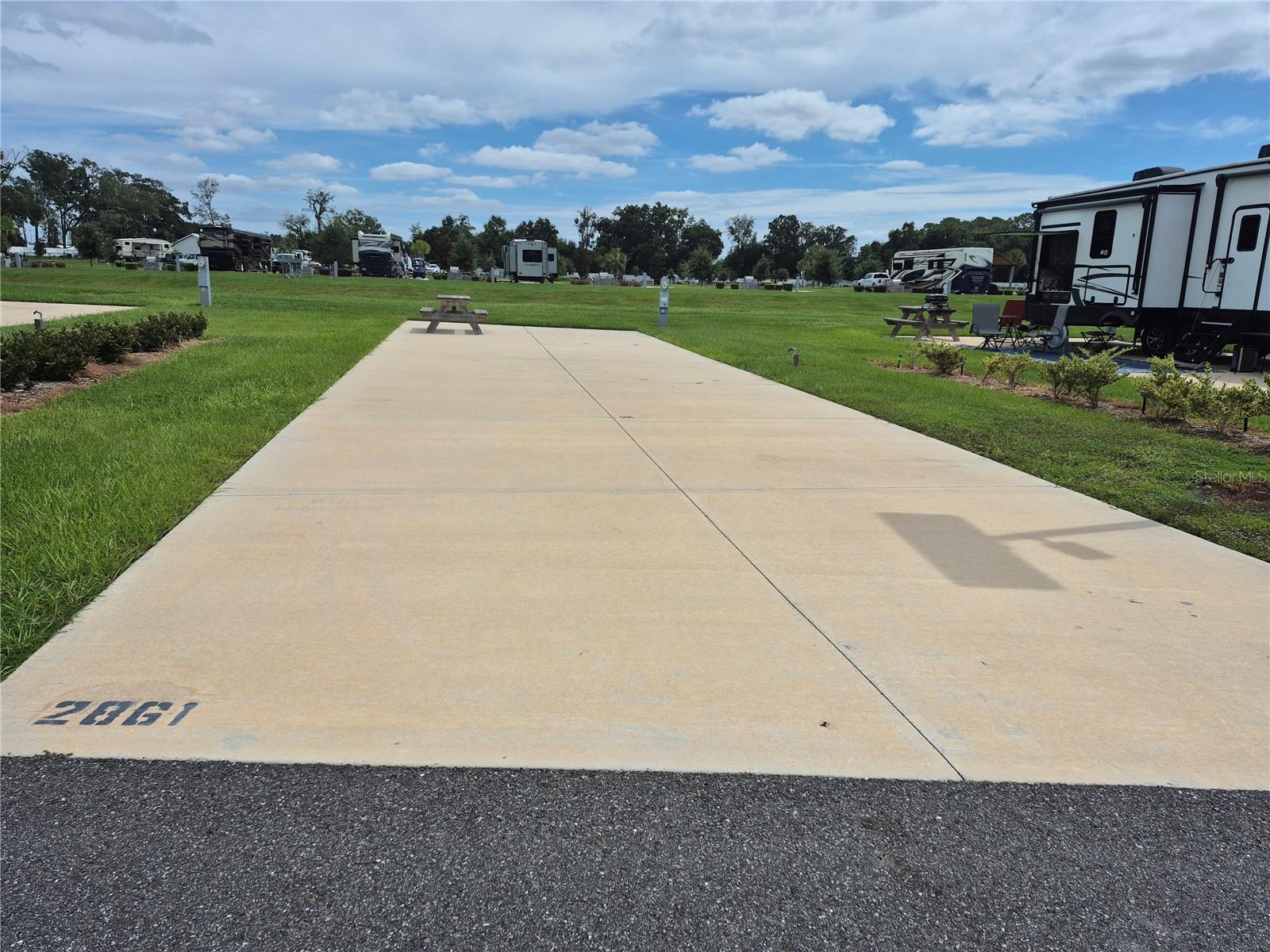 CHAMPIONS RUN OCALA LUXURY RV RESORT - Land