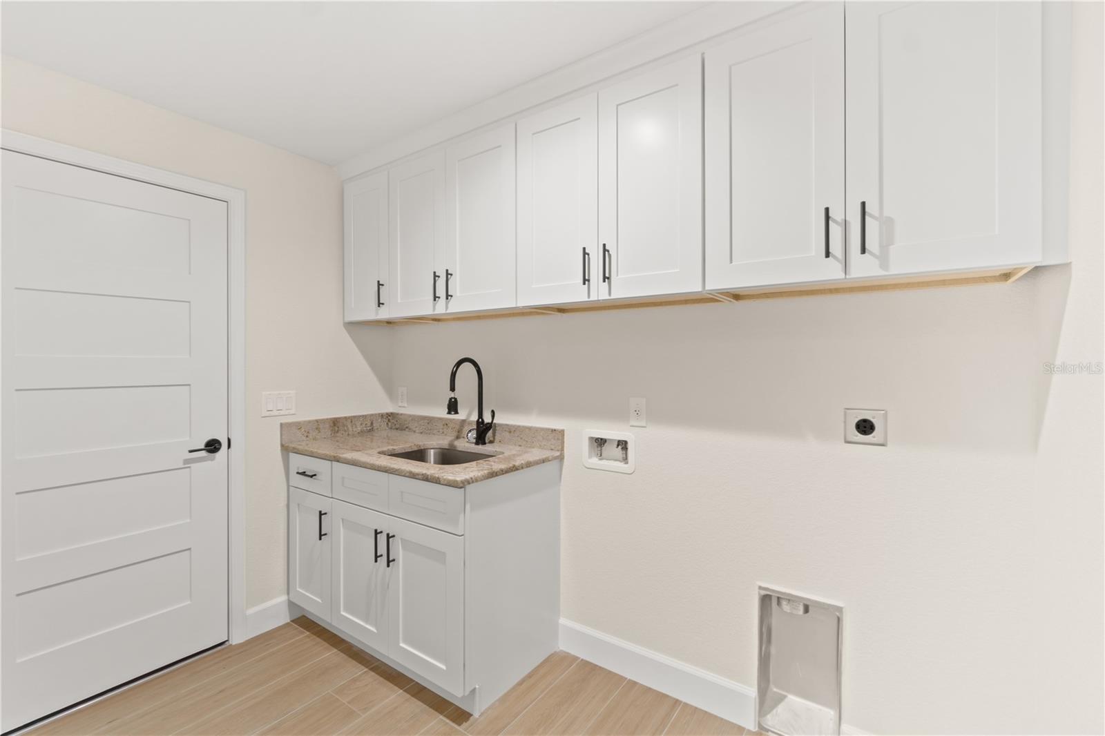 ROTONDA LAKES - Residential