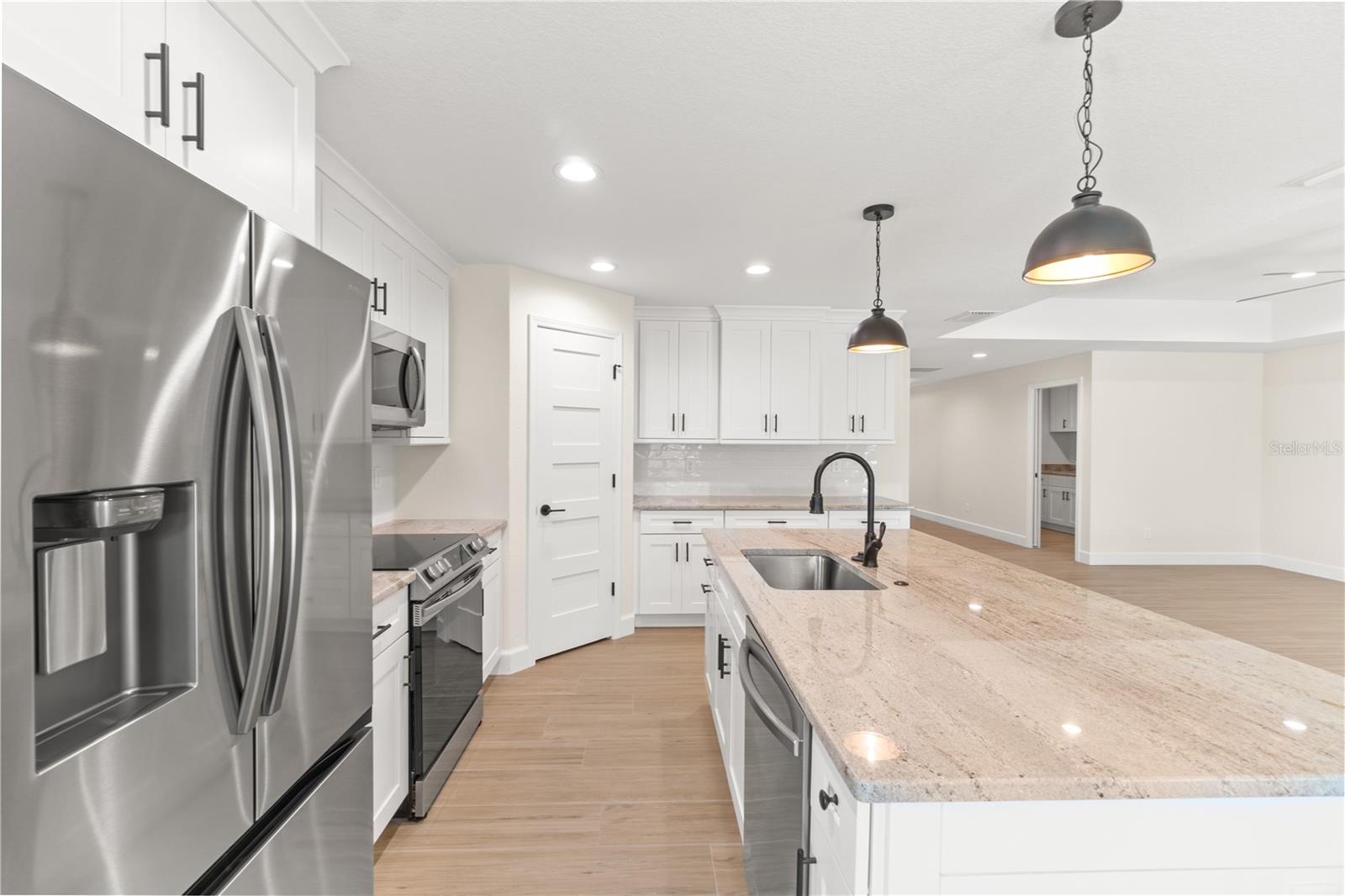 ROTONDA LAKES - Residential