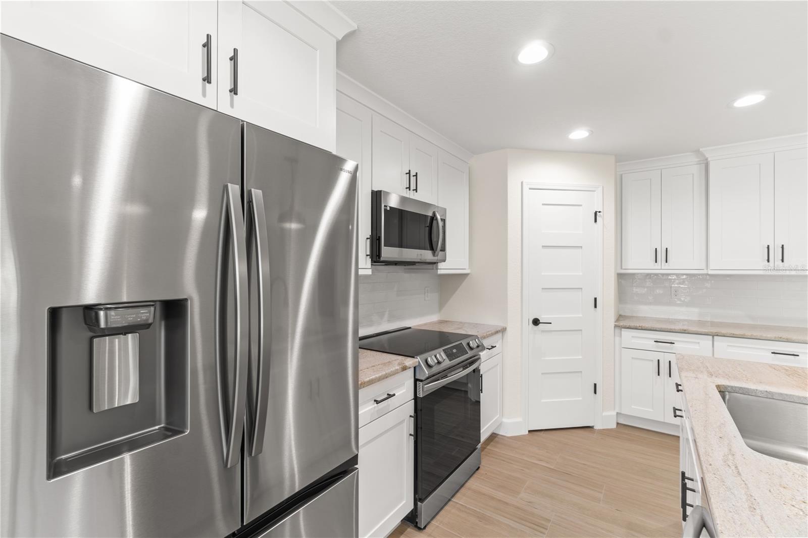 ROTONDA LAKES - Residential