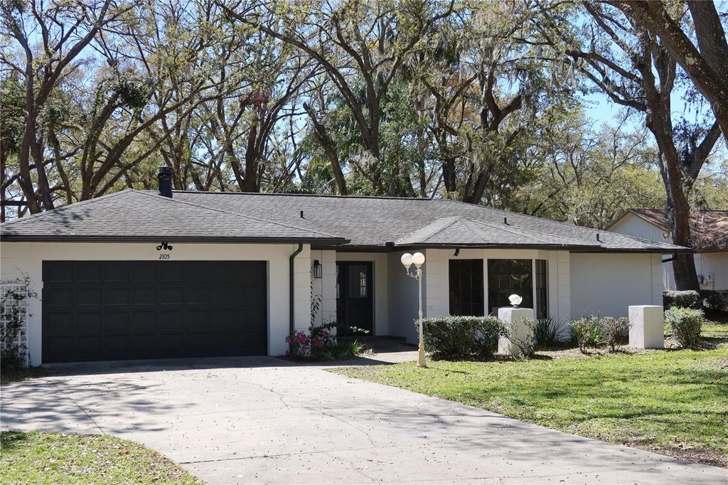 Photo of 2105 Curry Road, Lutz, FL 33549 (MLS # TB8368257)