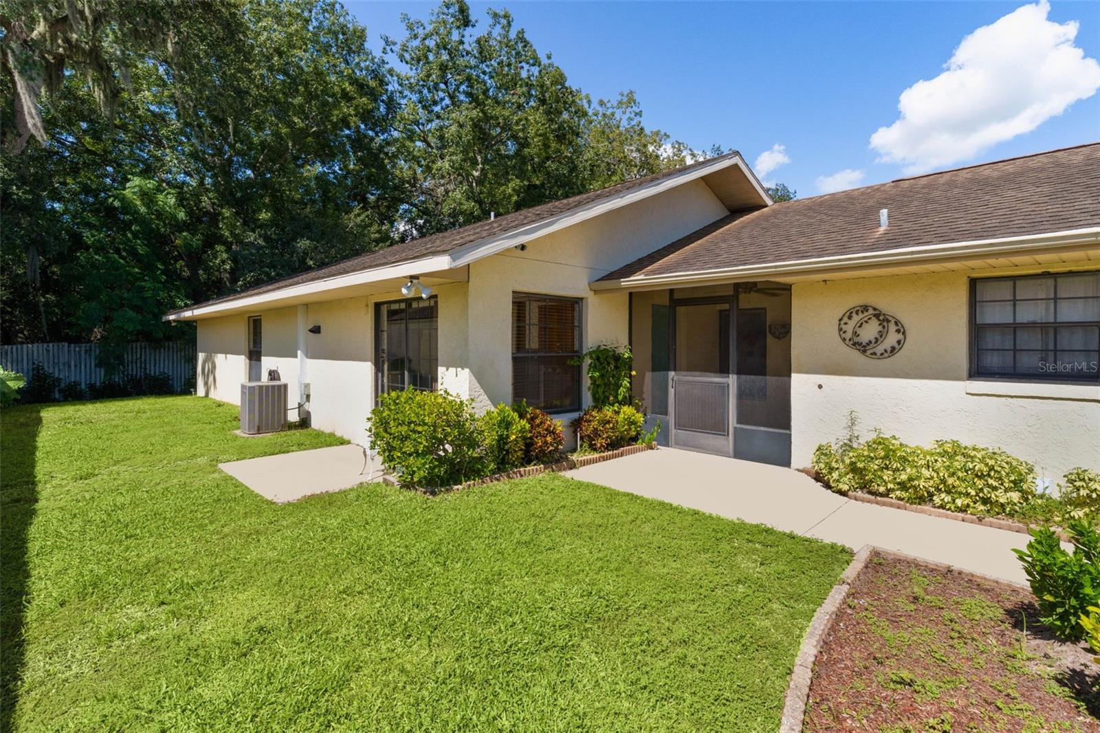 1522 S POINTE DRIVE