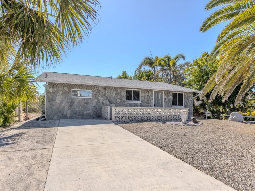 Photo of 325 Palmetto Road W, Nokomis, FL 34275 (MLS # N6142725)