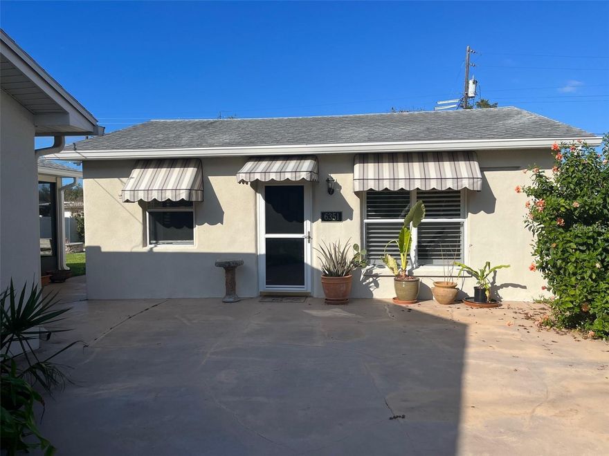 Recently updated bathroom, plank style tile flooring, and plantation shutters. Equipped with central air conditioning, ceiling fans and washer /dryer connections. Fenced yard and shed for extra storage. Ample parking. Walkable to downtown shops, restaurants, sims Park, and the Cotee river.