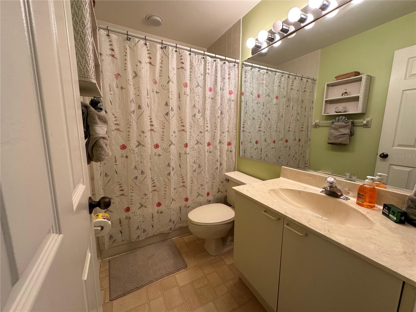 ASHTON LAKES 03 - Residential Lease