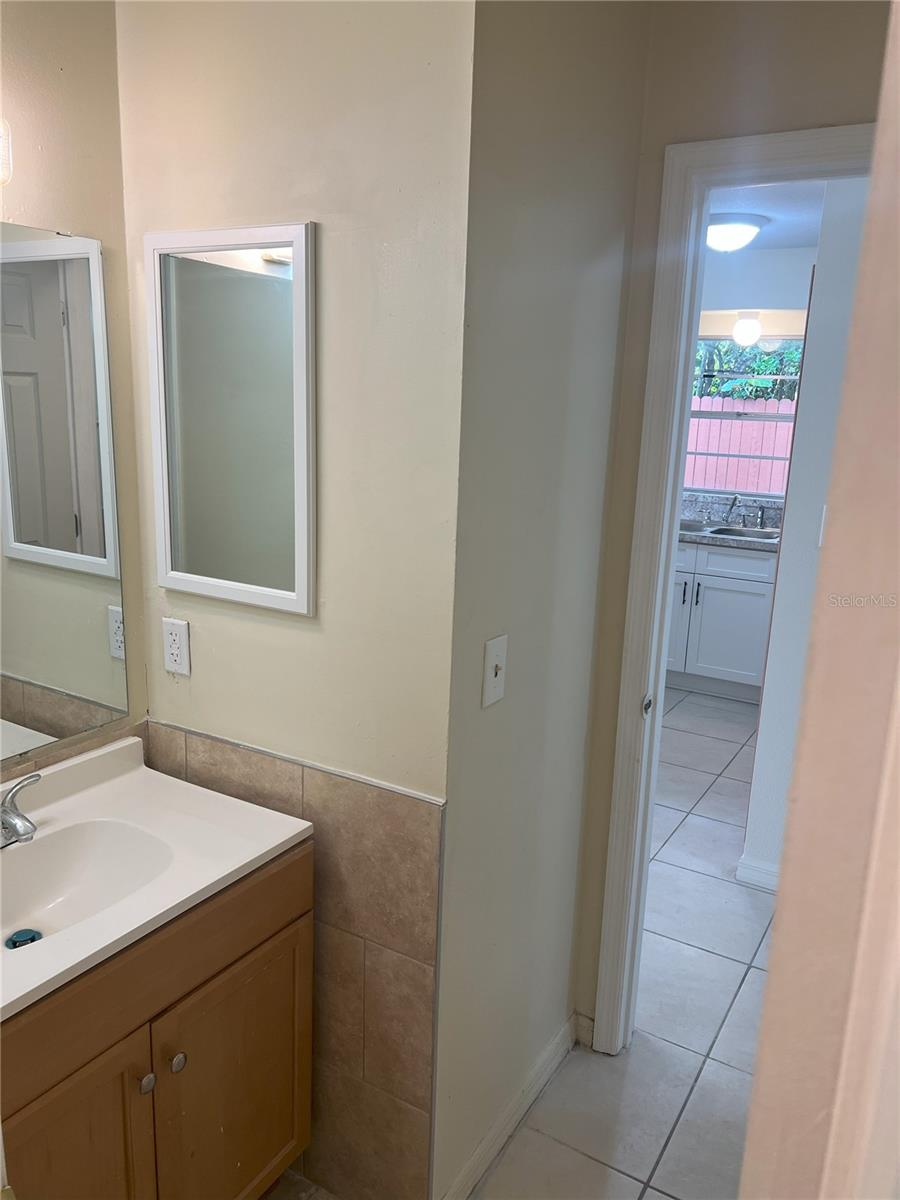 SHADY OAK COVE - Residential Lease