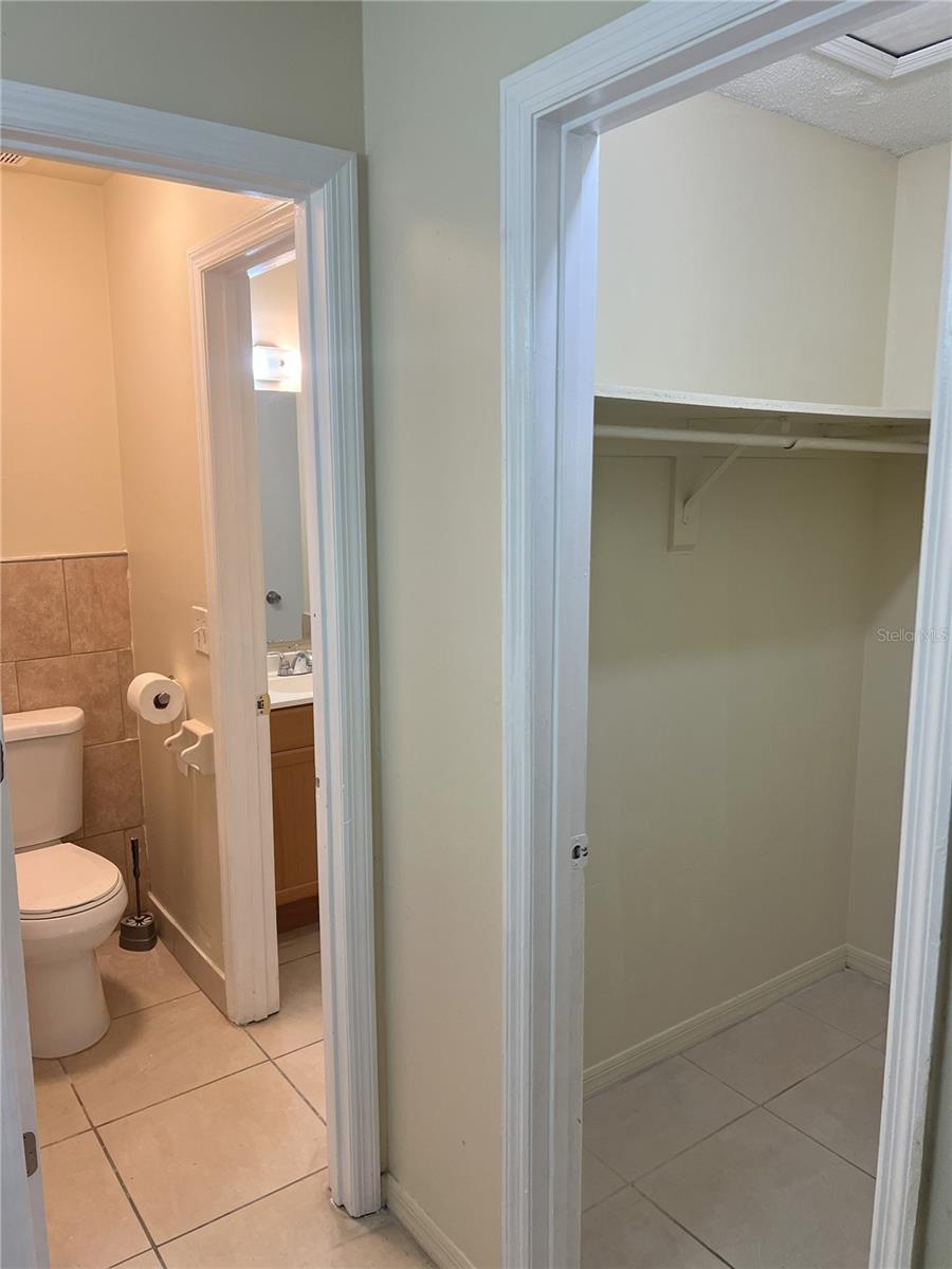 SHADY OAK COVE - Residential Lease