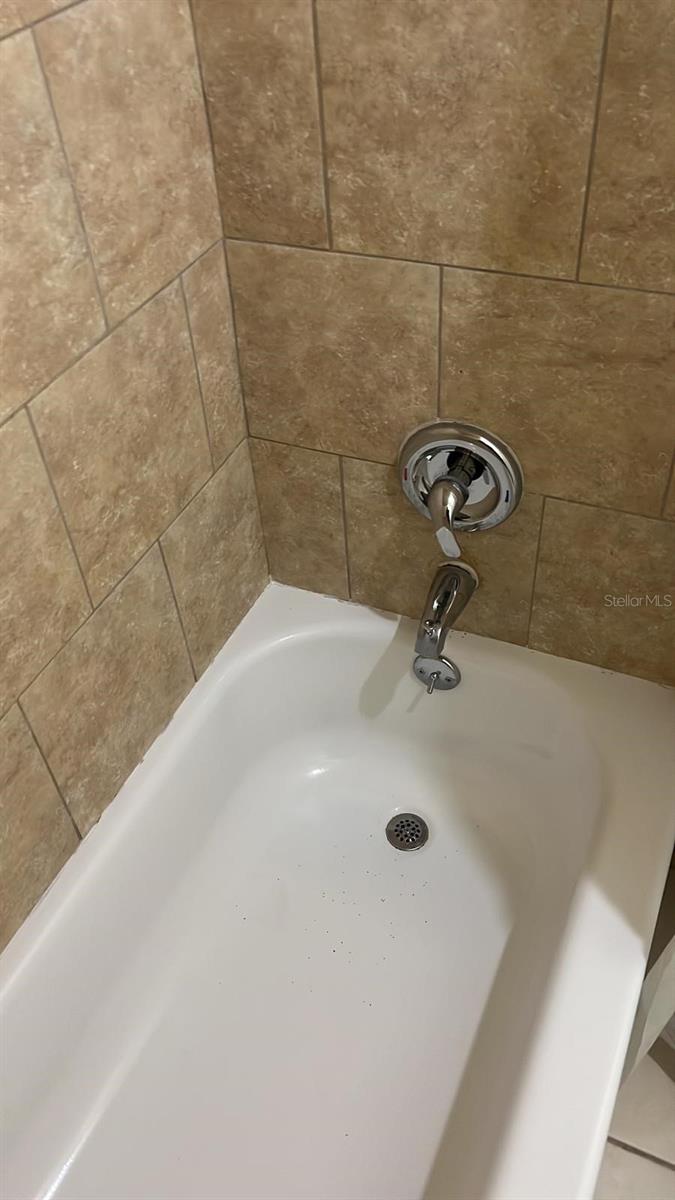 SHADY OAK COVE - Residential Lease