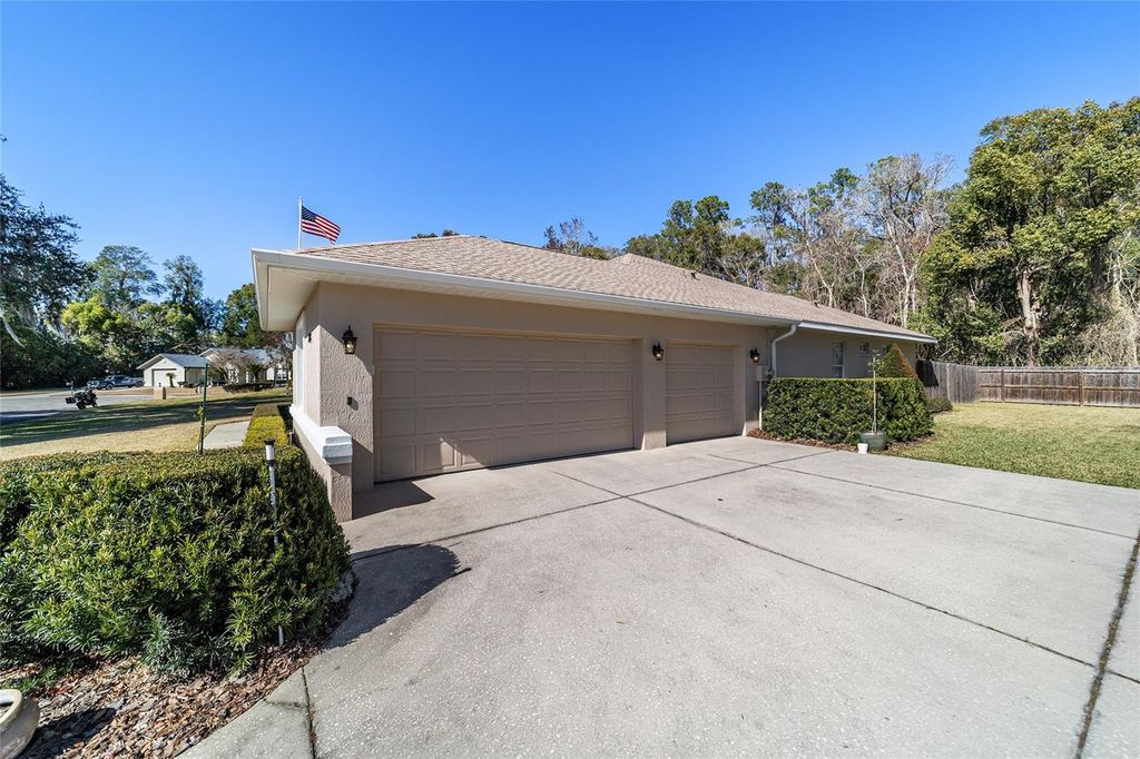 Photo of 2723 SE 23rd Avenue, Ocala, FL 34471 (MLS # OM720283)