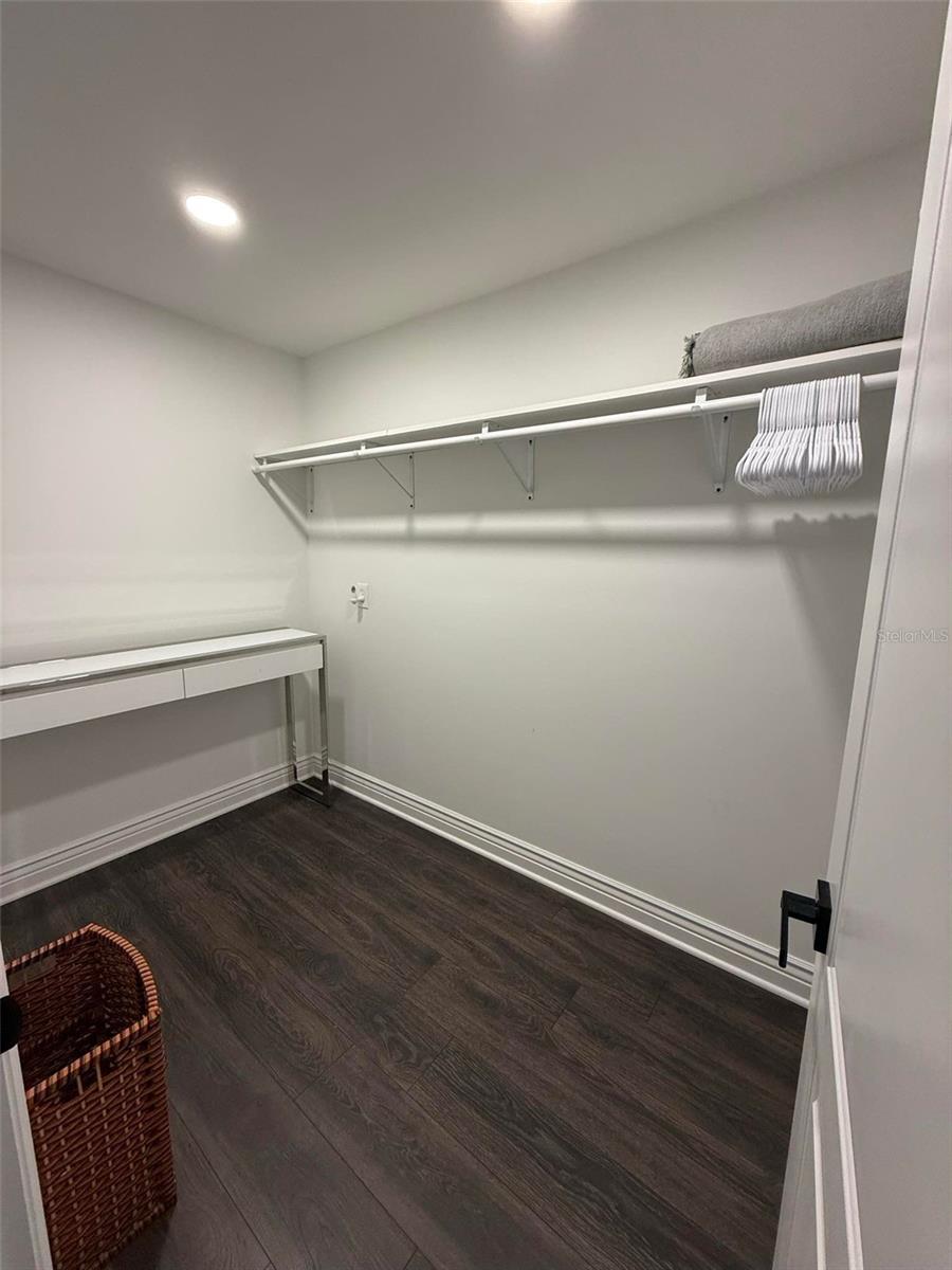 WOODMONT PARK ESTATES - Residential Lease