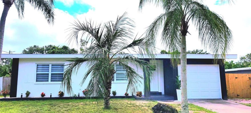 Updated 3BR/2BA single-family home with 1-car garage, just 10 minutes from Clearwater Beach. Open floor plan with updated kitchen featuring granite countertops, stainless steel appliances, modern fixtures, and luxury vinyl flooring throughout. Fully fenced yard. Small dog OK. No HOA and not in a flood zone. Close to shopping, dining, and major roadways.
Rent $3,300/month. First, last, and security deposit required. Application required with credit, background check, and income verification.