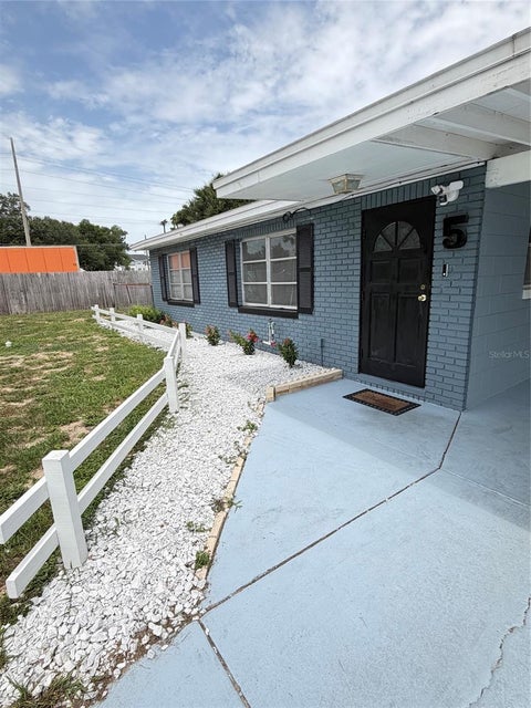 Photo of 5 Moonlight Lane, Winter Haven, FL 33884 (MLS # P4939307)
