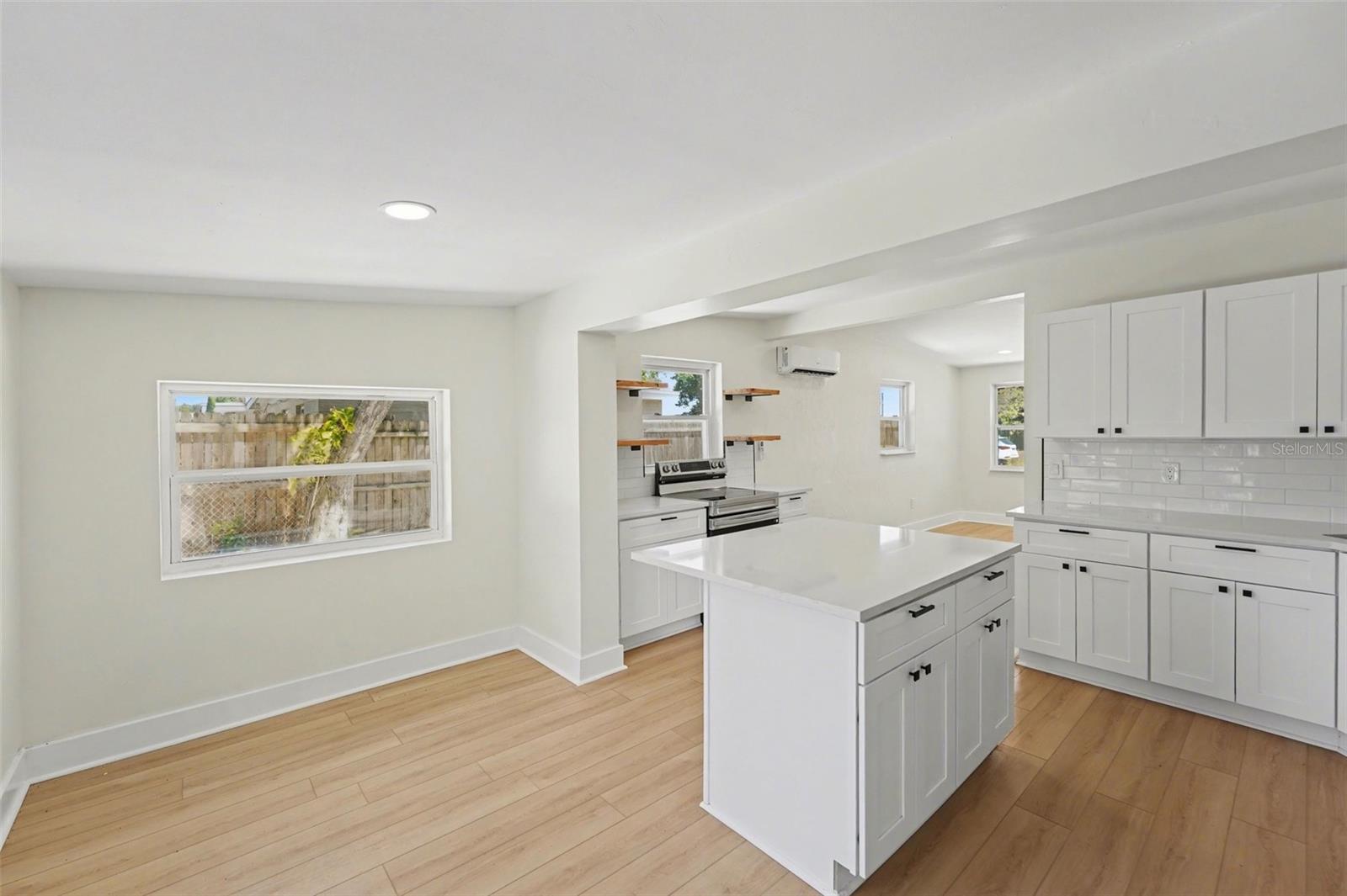 SEMINOLE LAKE VILLAGE 2ND ADD - Residential