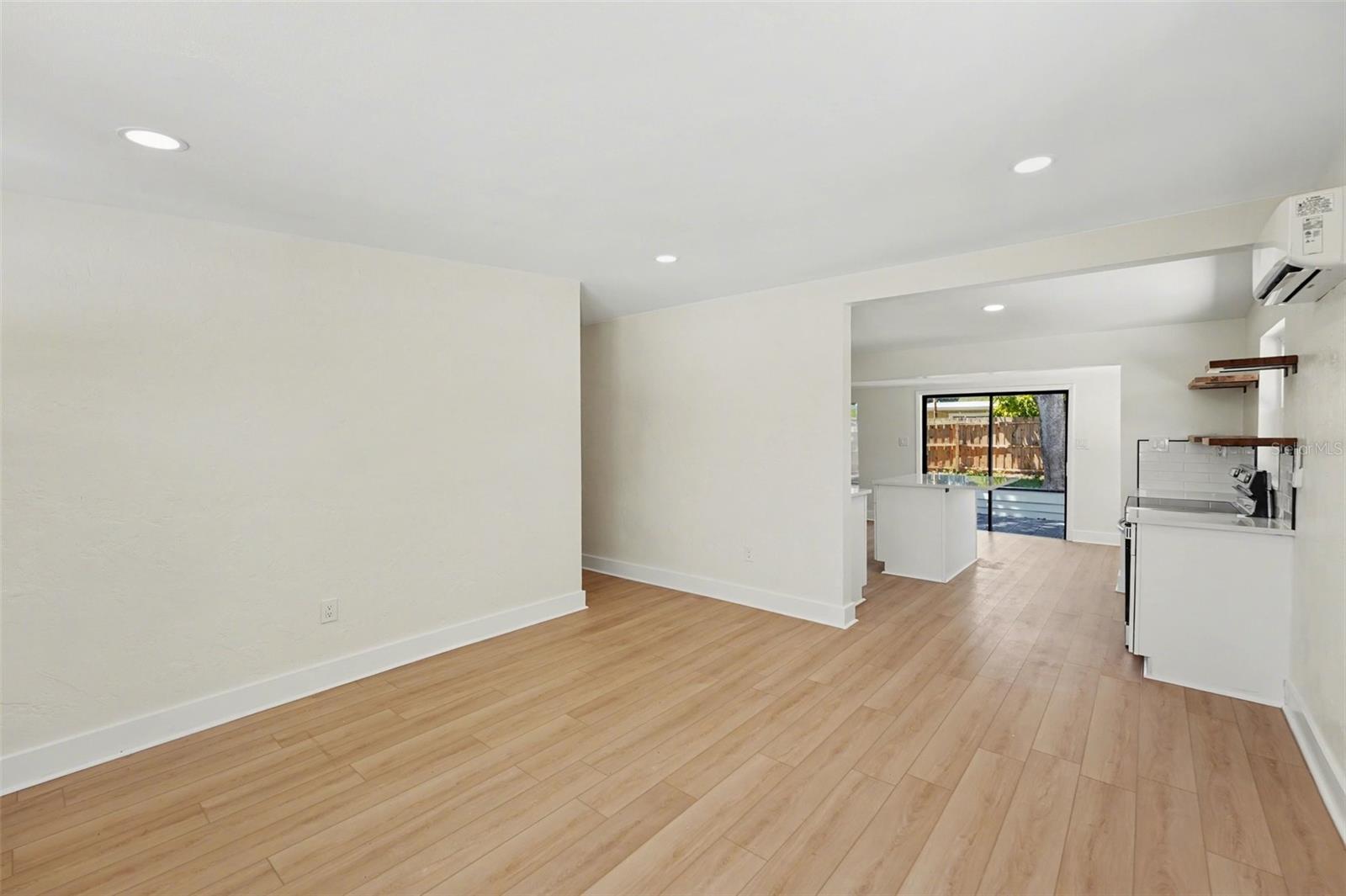 SEMINOLE LAKE VILLAGE 2ND ADD - Residential