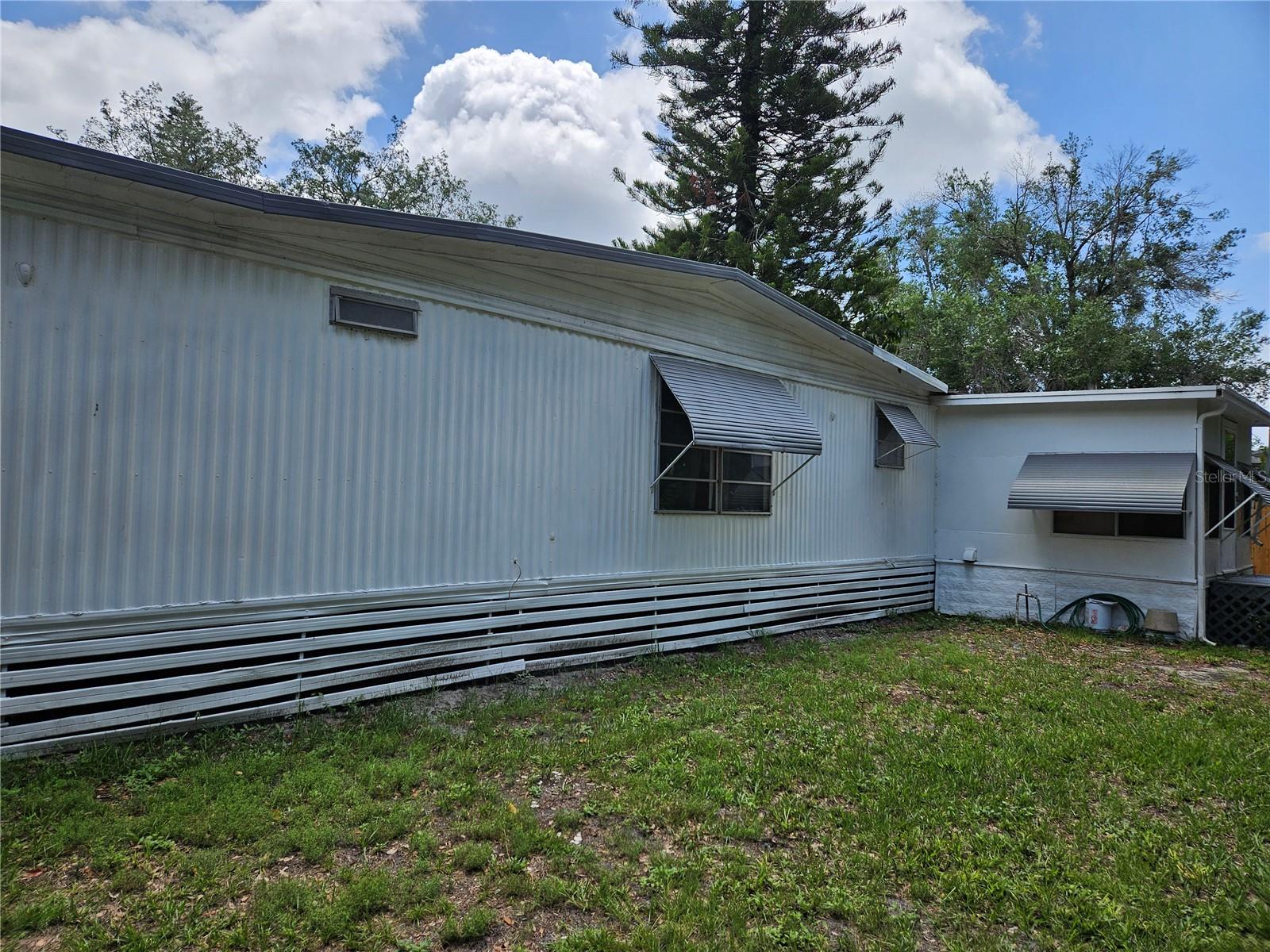 1525 HILLTOP ROAD
