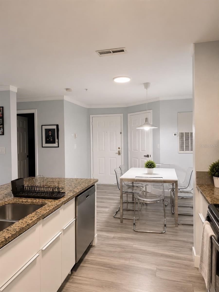 5463 VINELAND ROAD 5203