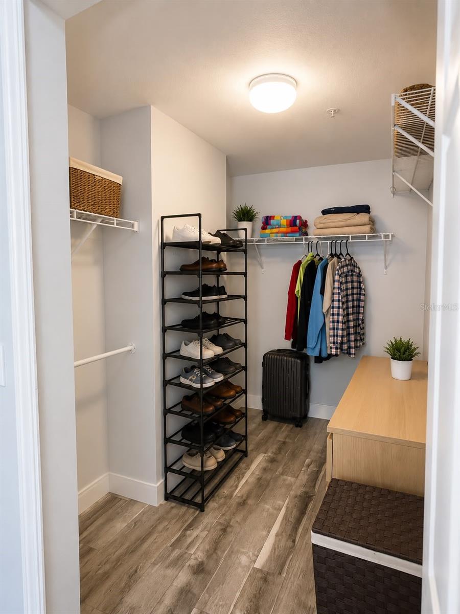 5463 VINELAND ROAD 5203