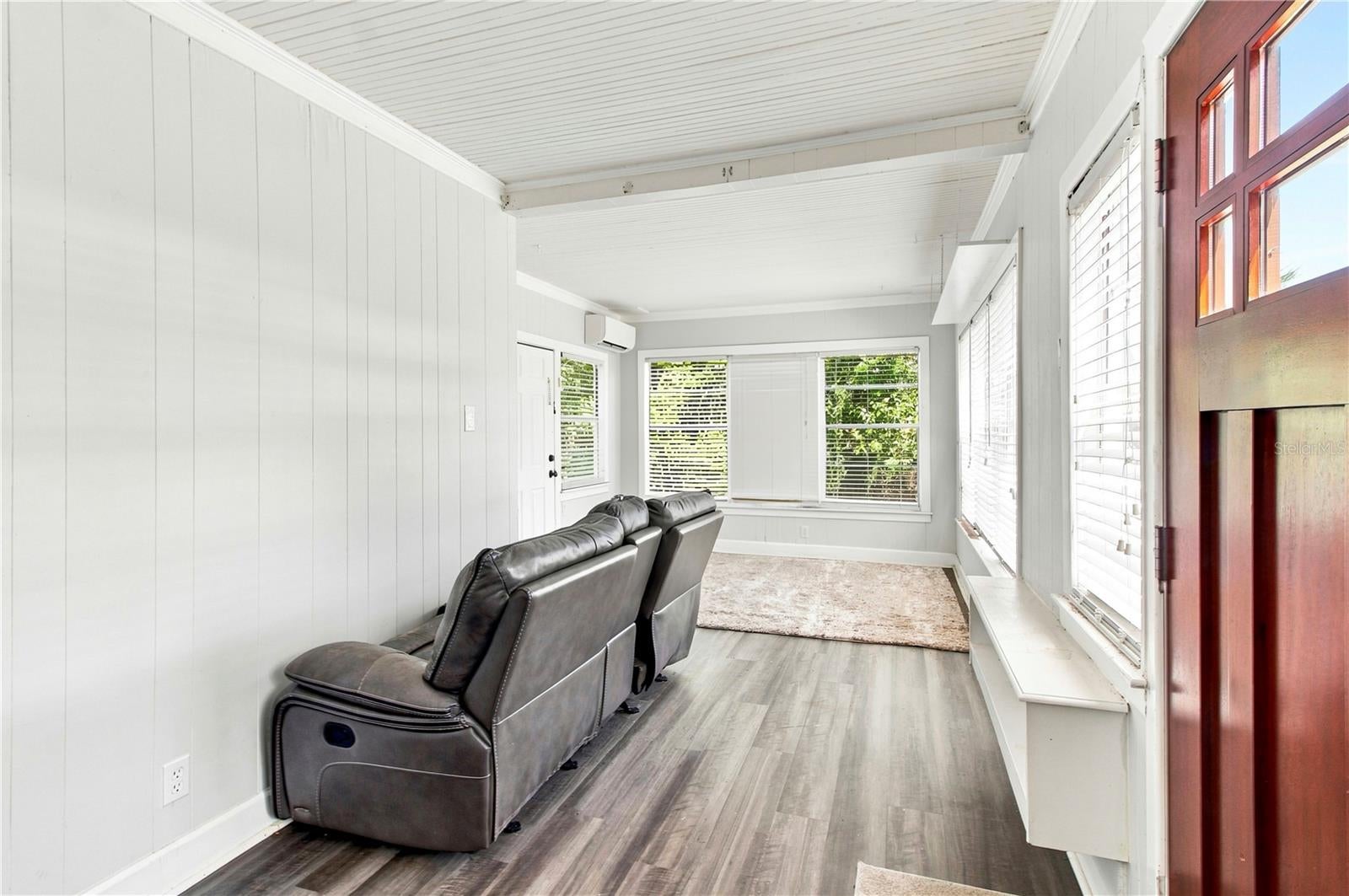 208 W 17TH STREET
