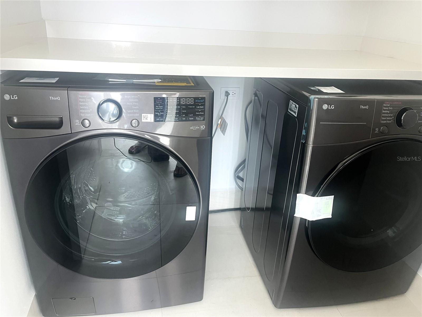 URB. RIVIERA PARKVIEW - Residential