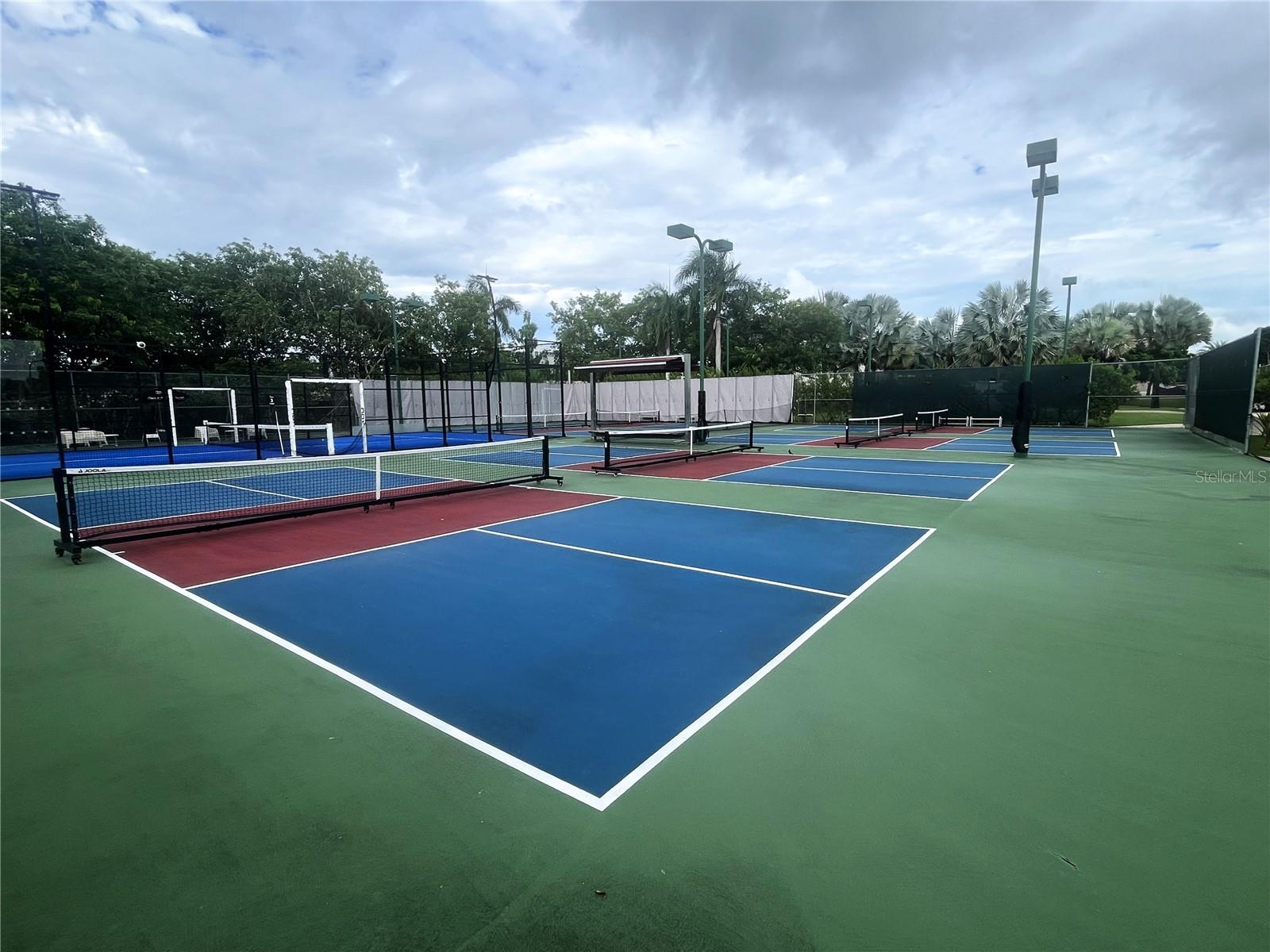 URB. RIVIERA PARKVIEW - Residential