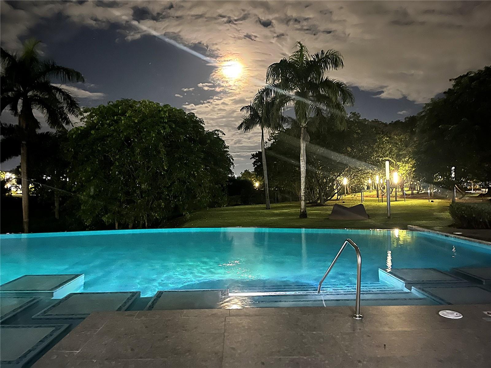 URB. RIVIERA PARKVIEW - Residential