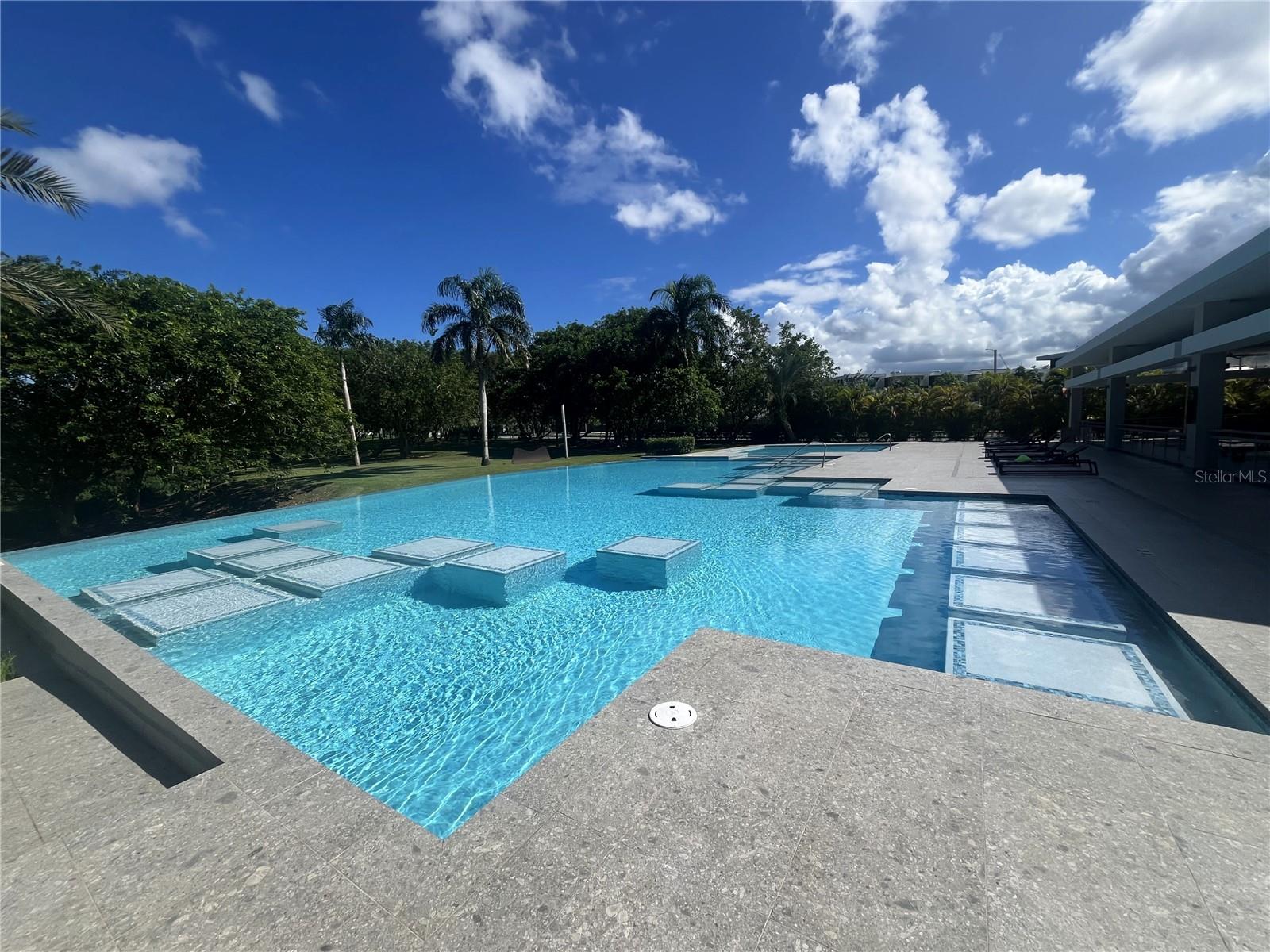 URB. RIVIERA PARKVIEW - Residential