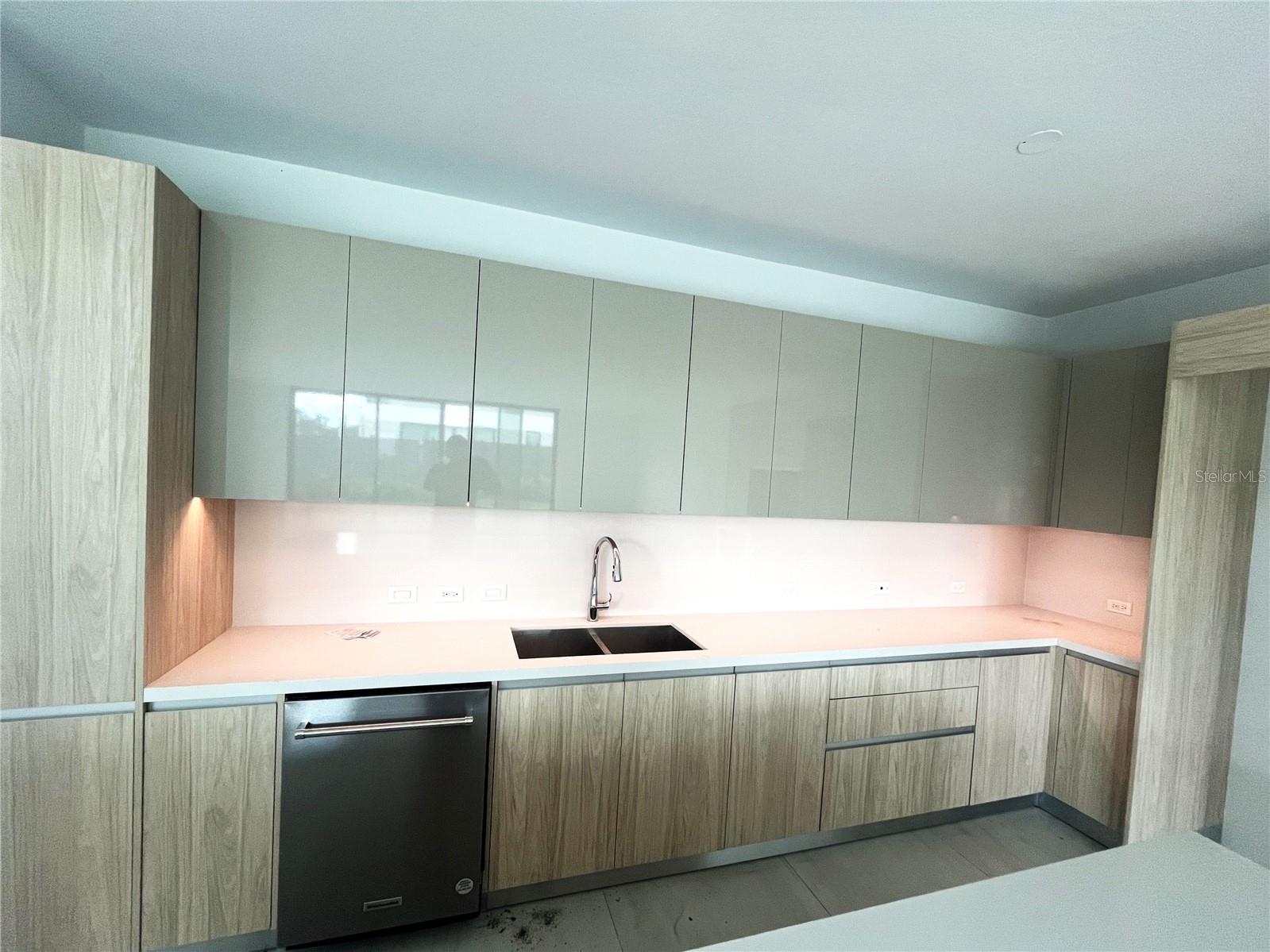 URB. RIVIERA PARKVIEW - Residential