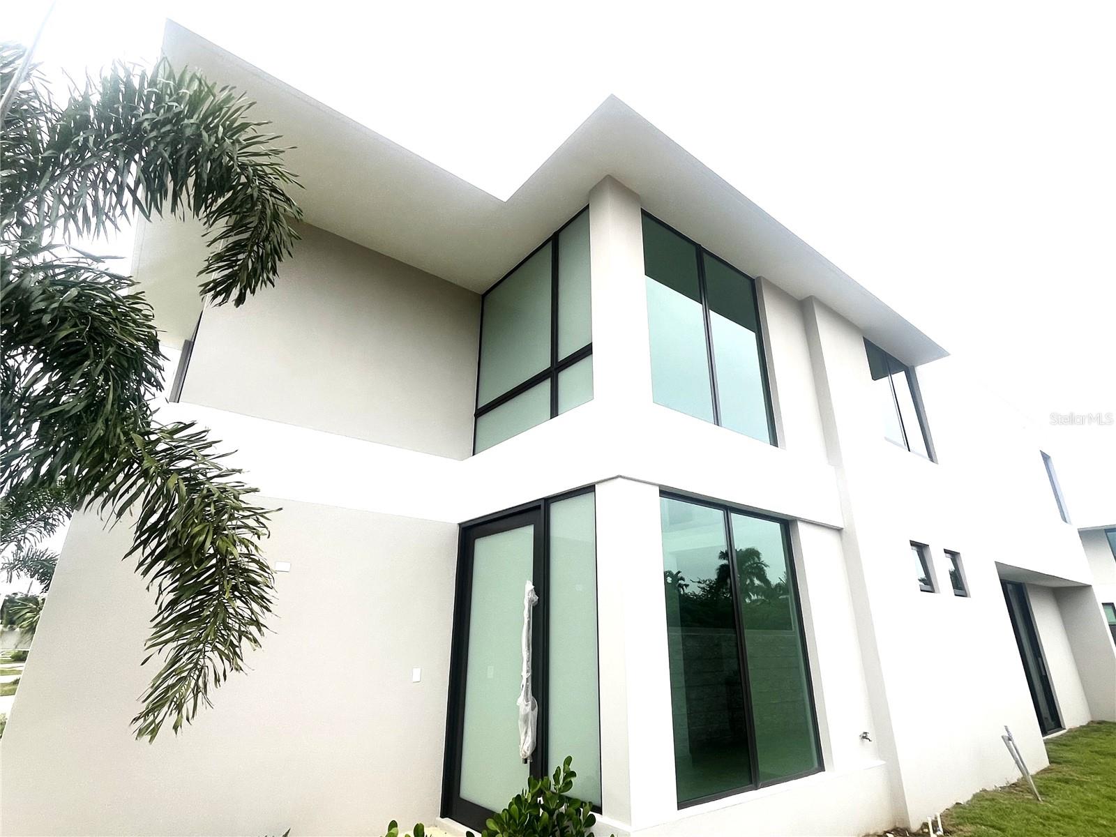 URB. RIVIERA PARKVIEW - Residential